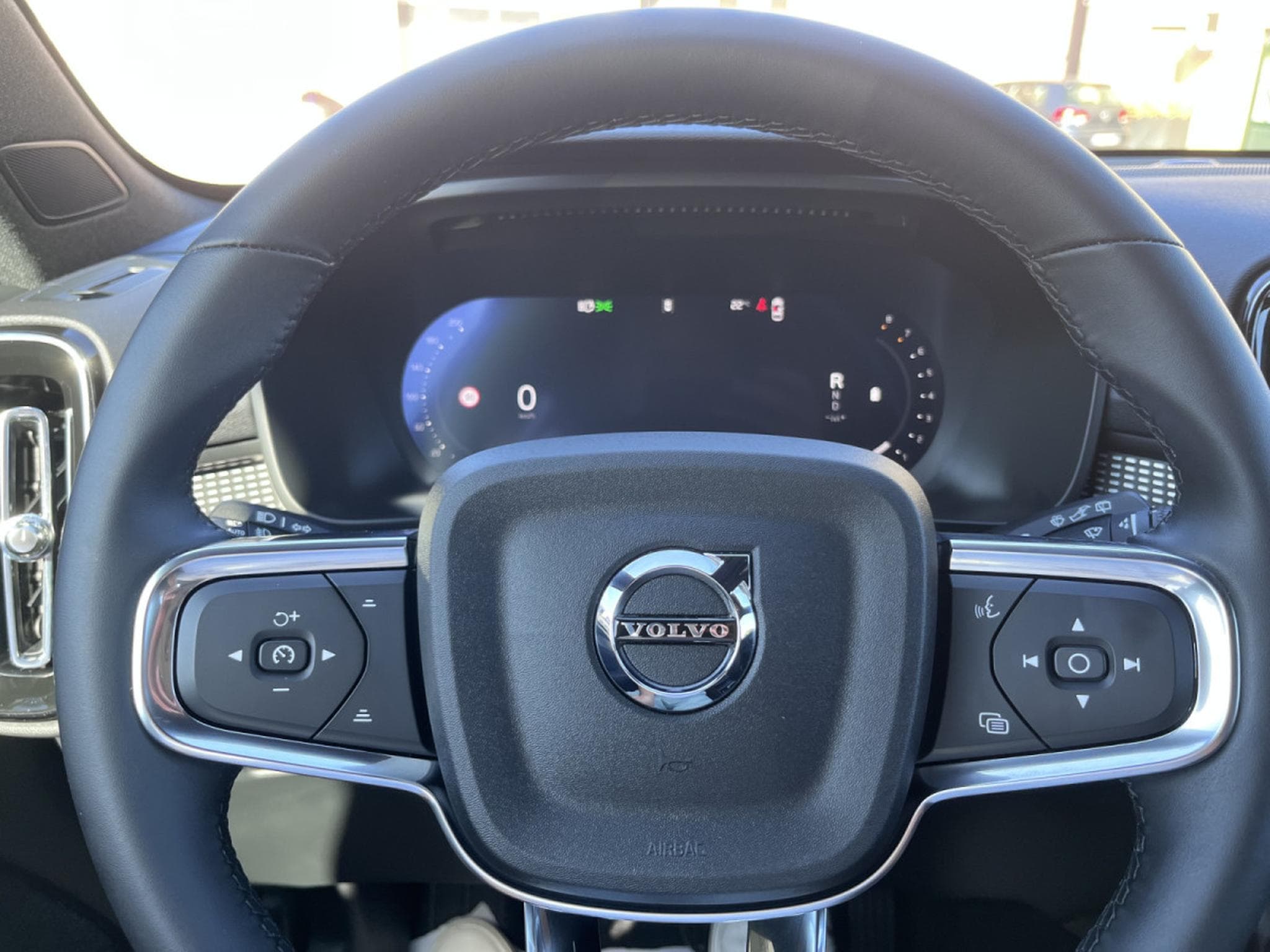 Volvo XC40 B3 Plus Dark DCT (2025) - Photo 6