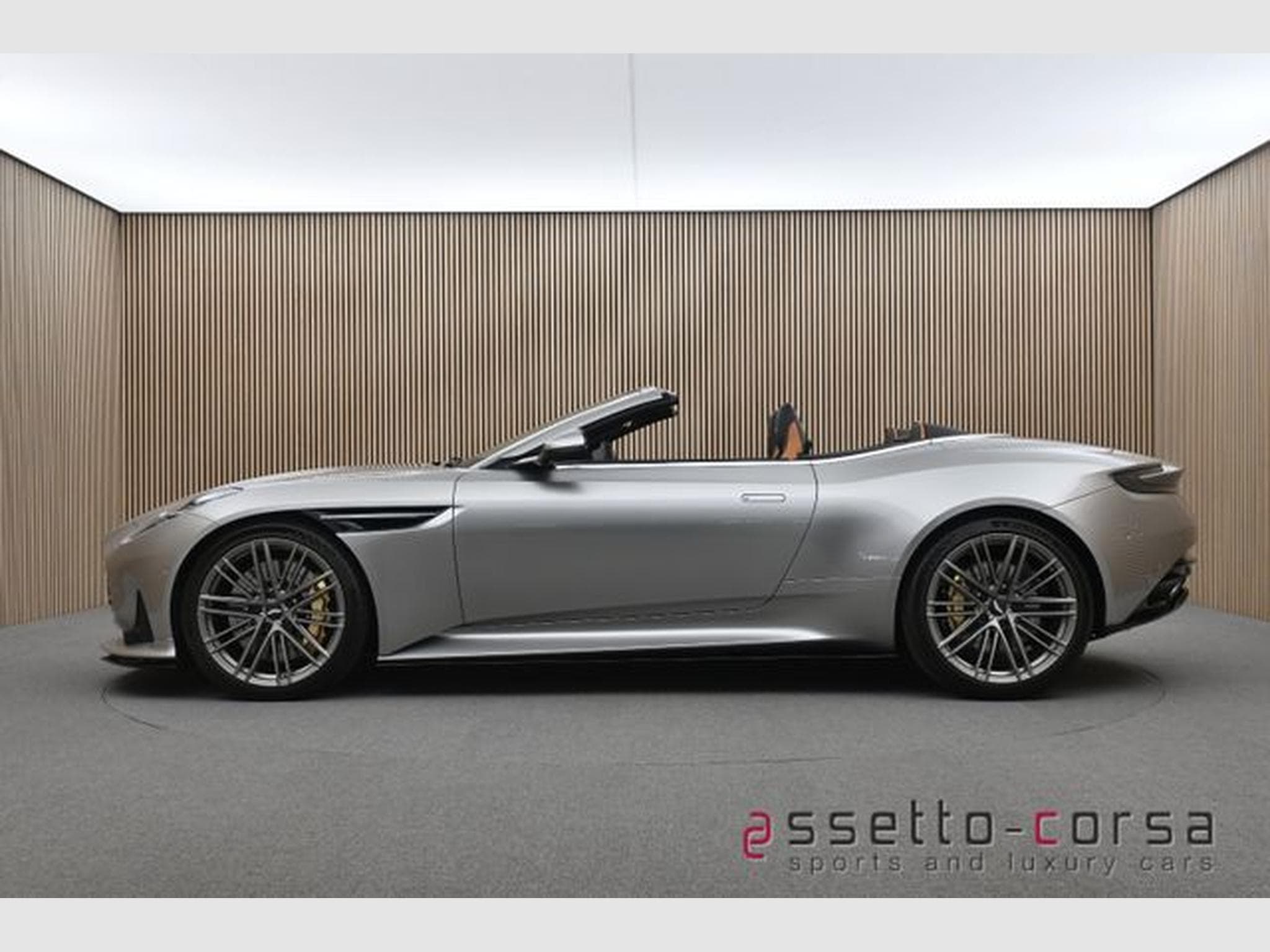 Aston-Martin DB12 DB12 Volante*Dark Chrome*Full PPF *2367km*Mwst. (2024) - Photo 1