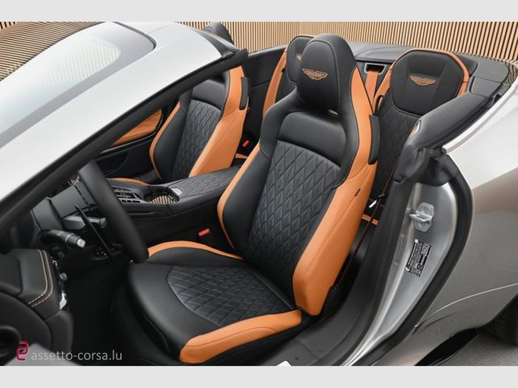 Aston-Martin DB12 DB12 Volante*Dark Chrome*Full PPF *2367km*Mwst. (2024) - Photo 17