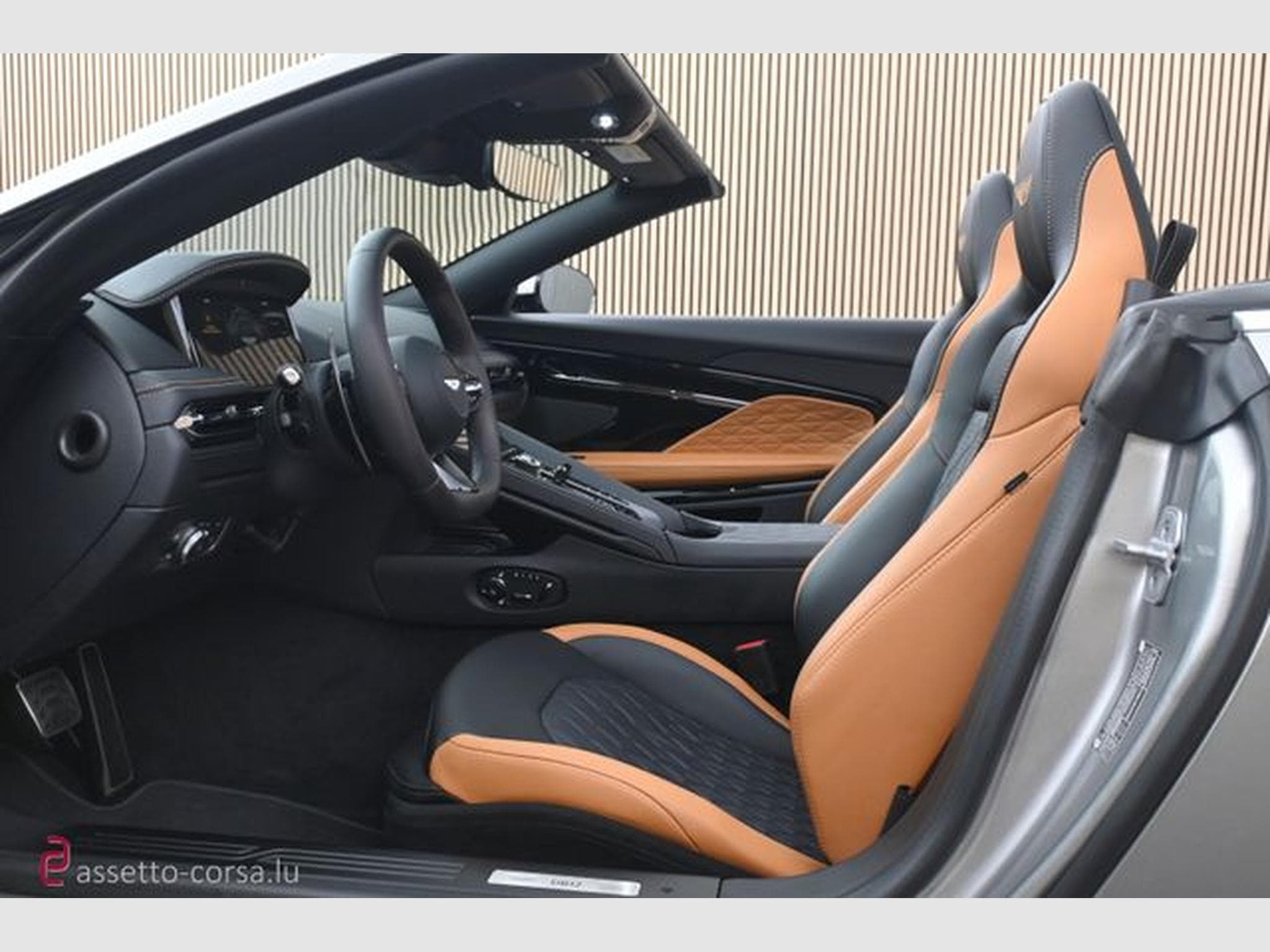 Aston-Martin DB12 DB12 Volante*Dark Chrome*Full PPF *2367km*Mwst. (2024) - Photo 18