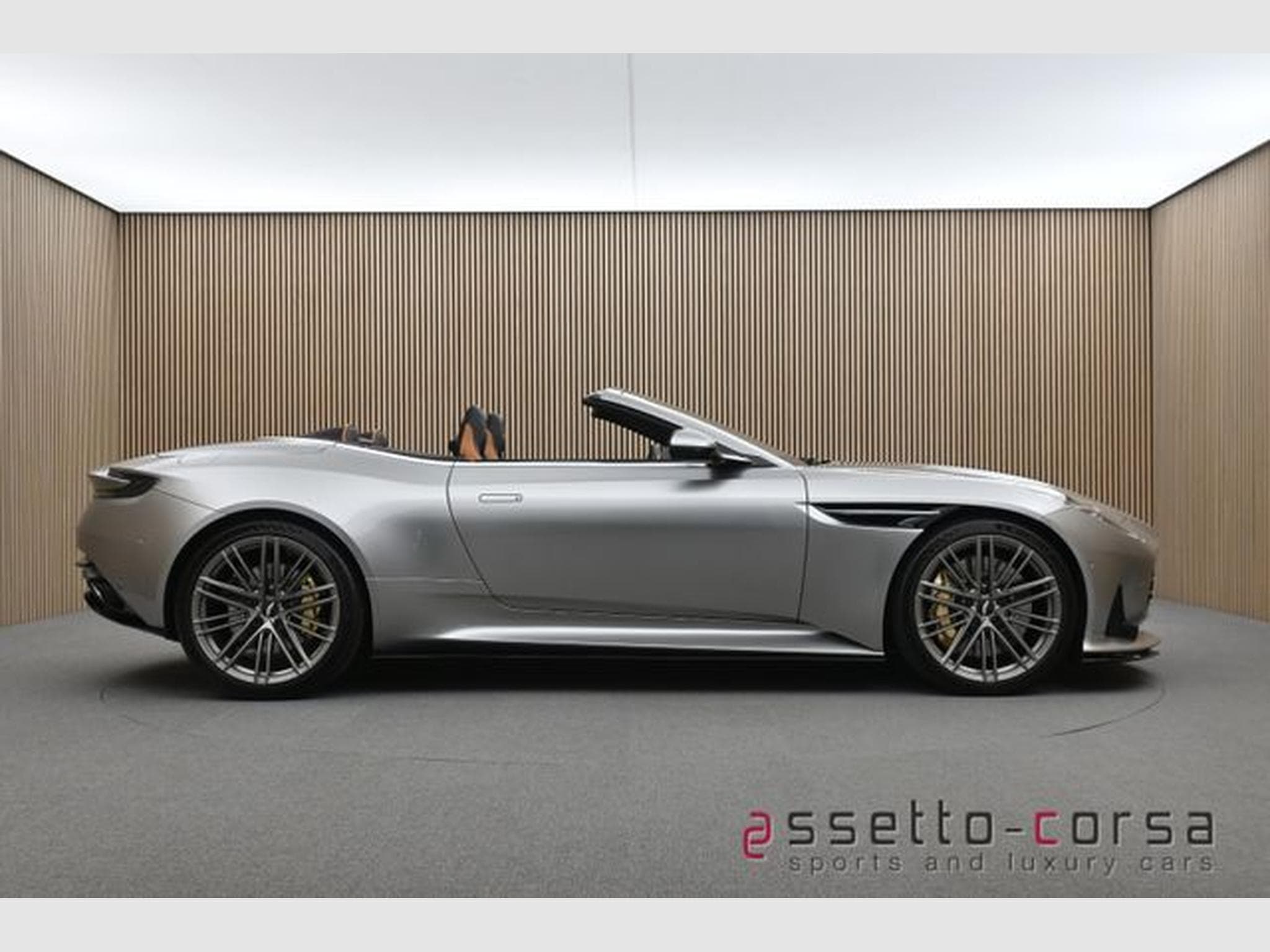 Aston-Martin DB12 DB12 Volante*Dark Chrome*Full PPF *2367km*Mwst. (2024) - Photo 5