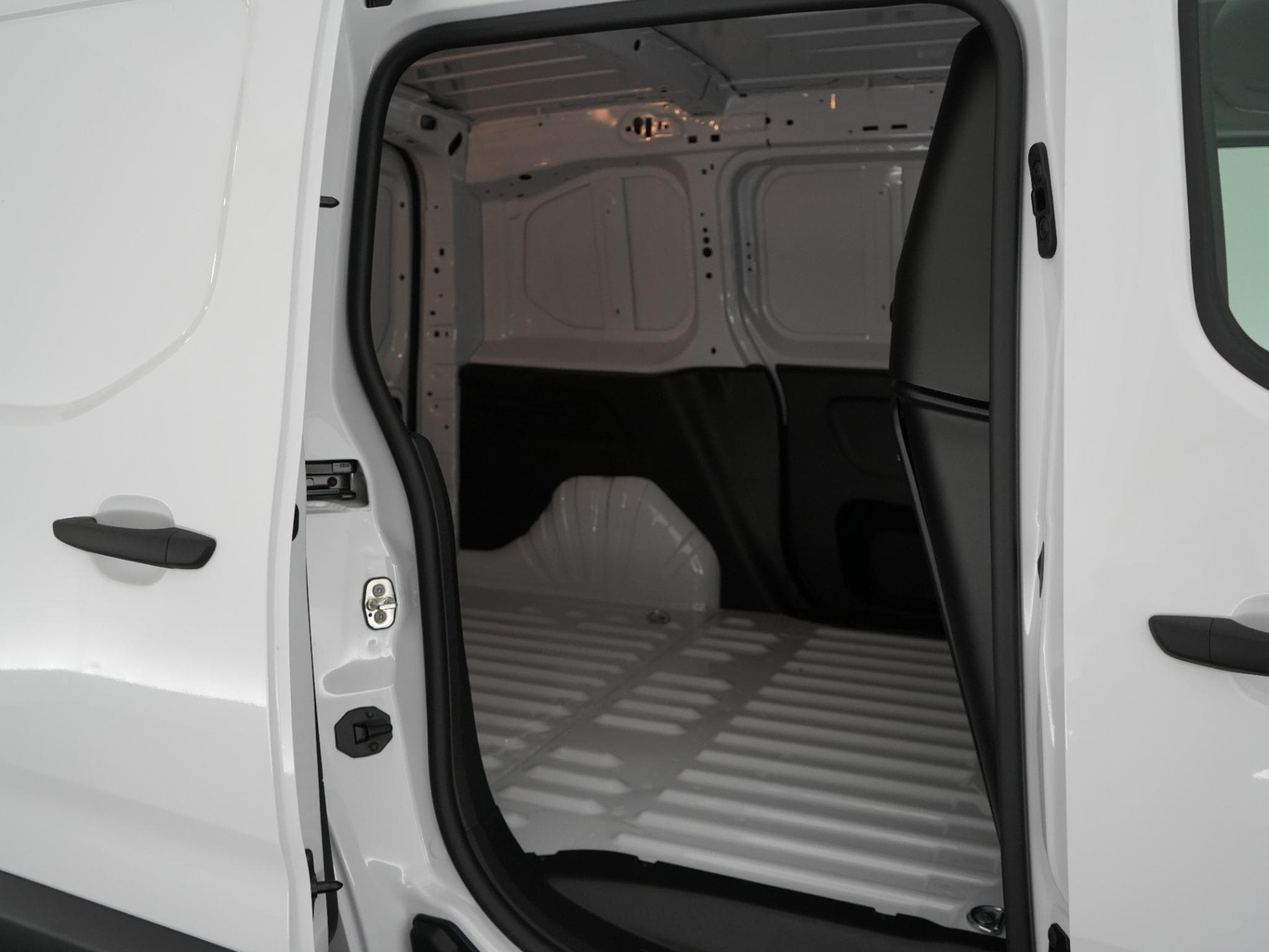 Opel Combo Cargo L1H1 Light (2026) - Photo 14