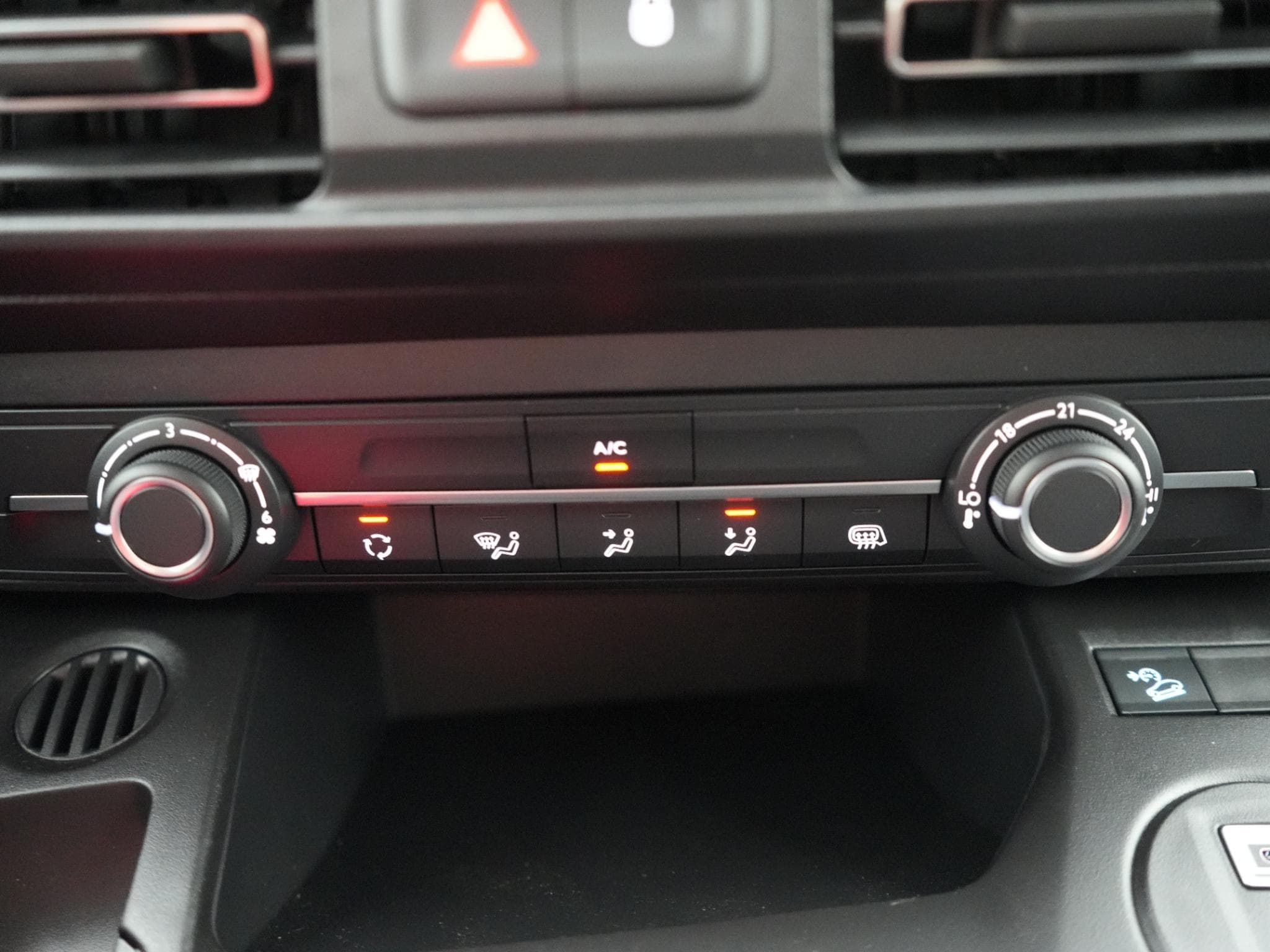 Opel Combo Cargo L1H1 Light (2026) - Photo 17