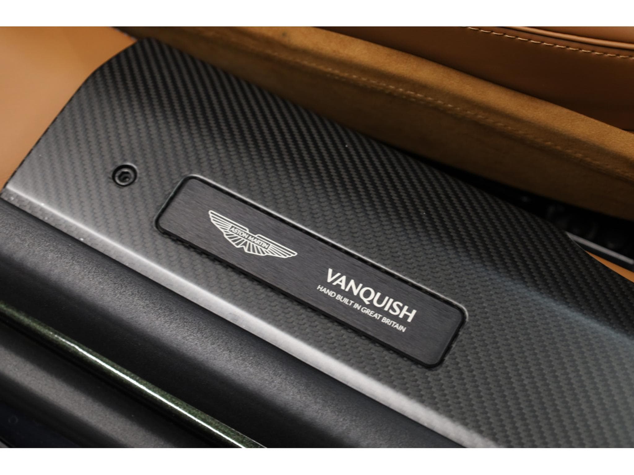 Aston-Martin Vanquish Volante V12 Twin Turbo - Minotaur Green (2026) - Photo 10