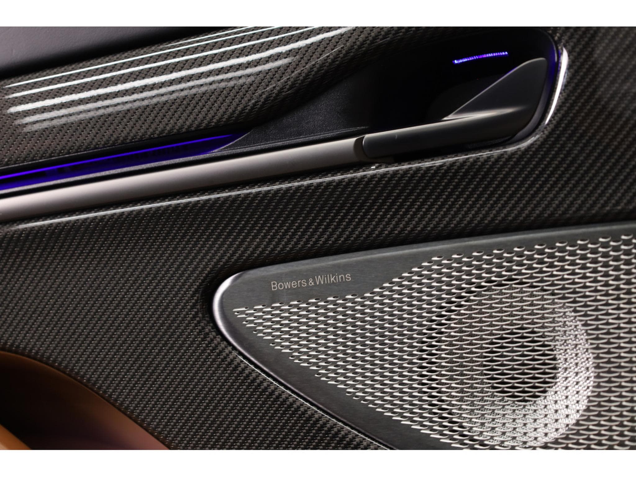 Aston-Martin Vanquish Volante V12 Twin Turbo - Minotaur Green (2026) - Photo 9