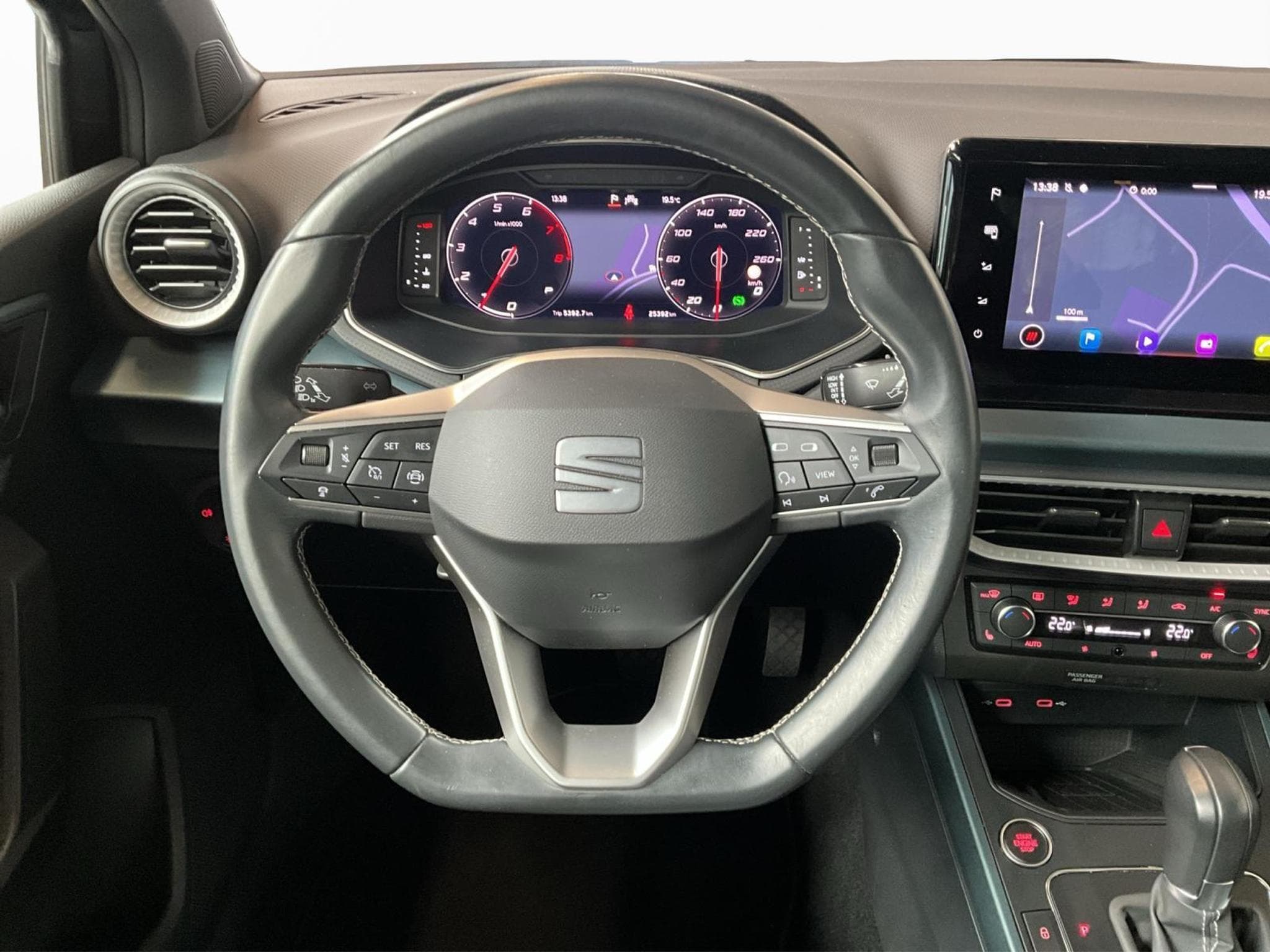 Seat Arona Xperience+DSG+FullLED+P.Safe-Drive.M+Navi+P.Vision+ (2022) - Foto 10