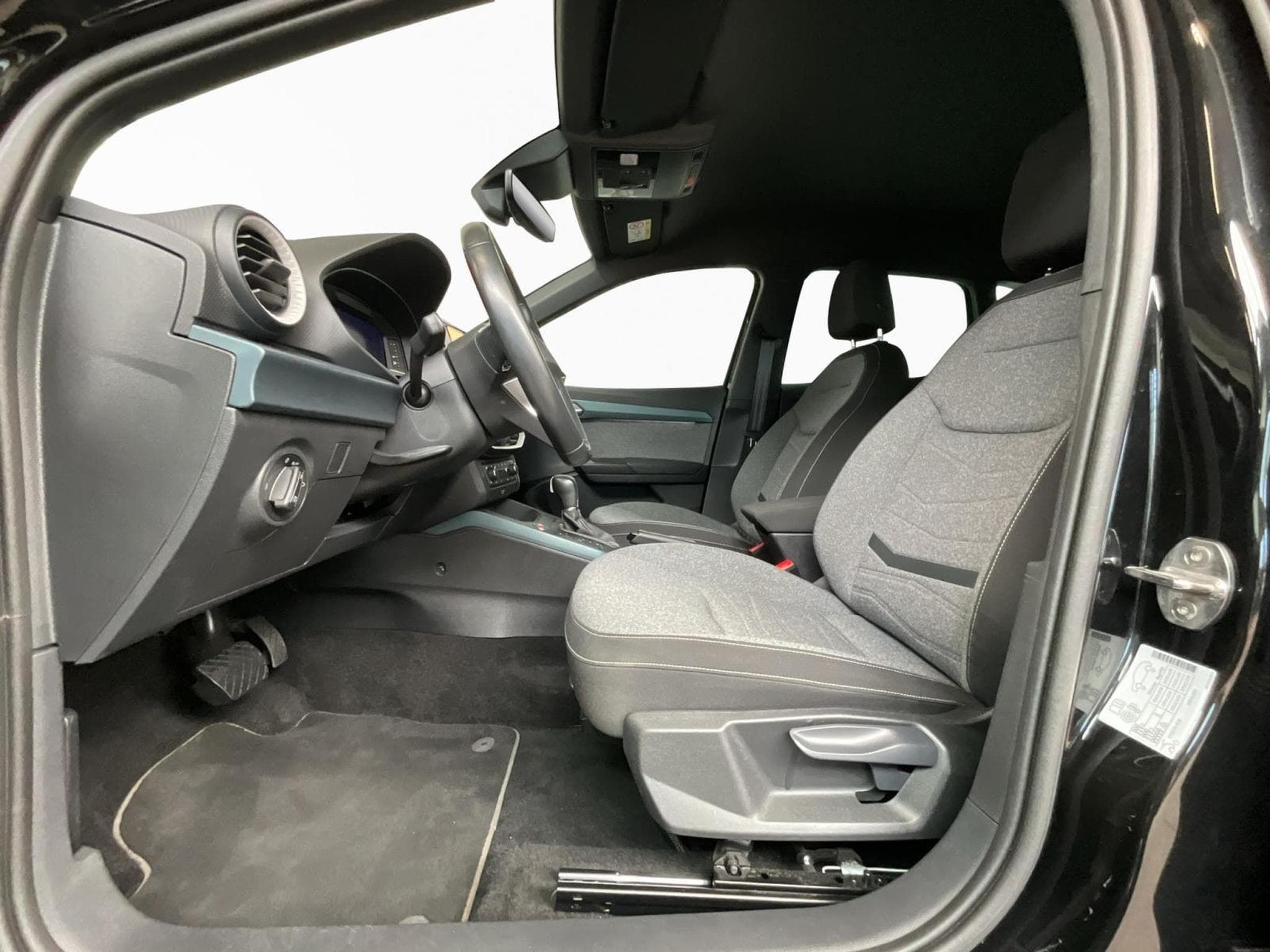 Seat Arona Xperience+DSG+FullLED+P.Safe-Drive.M+Navi+P.Vision+ (2022) - Foto 9