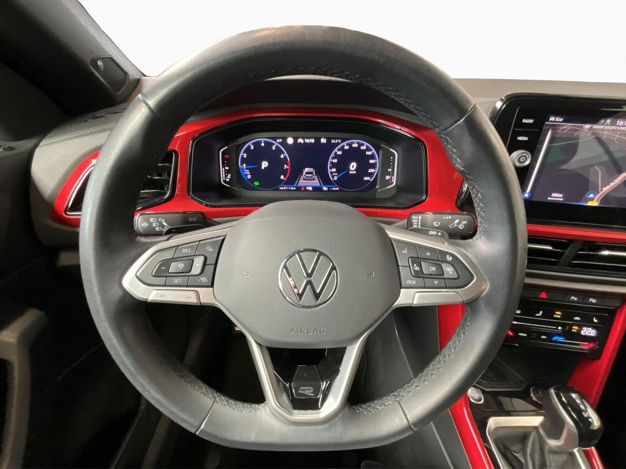 VW T-Roc R-Line+DSG+LED+BEATS+BlackStyle+keyless (2023) - Foto 10