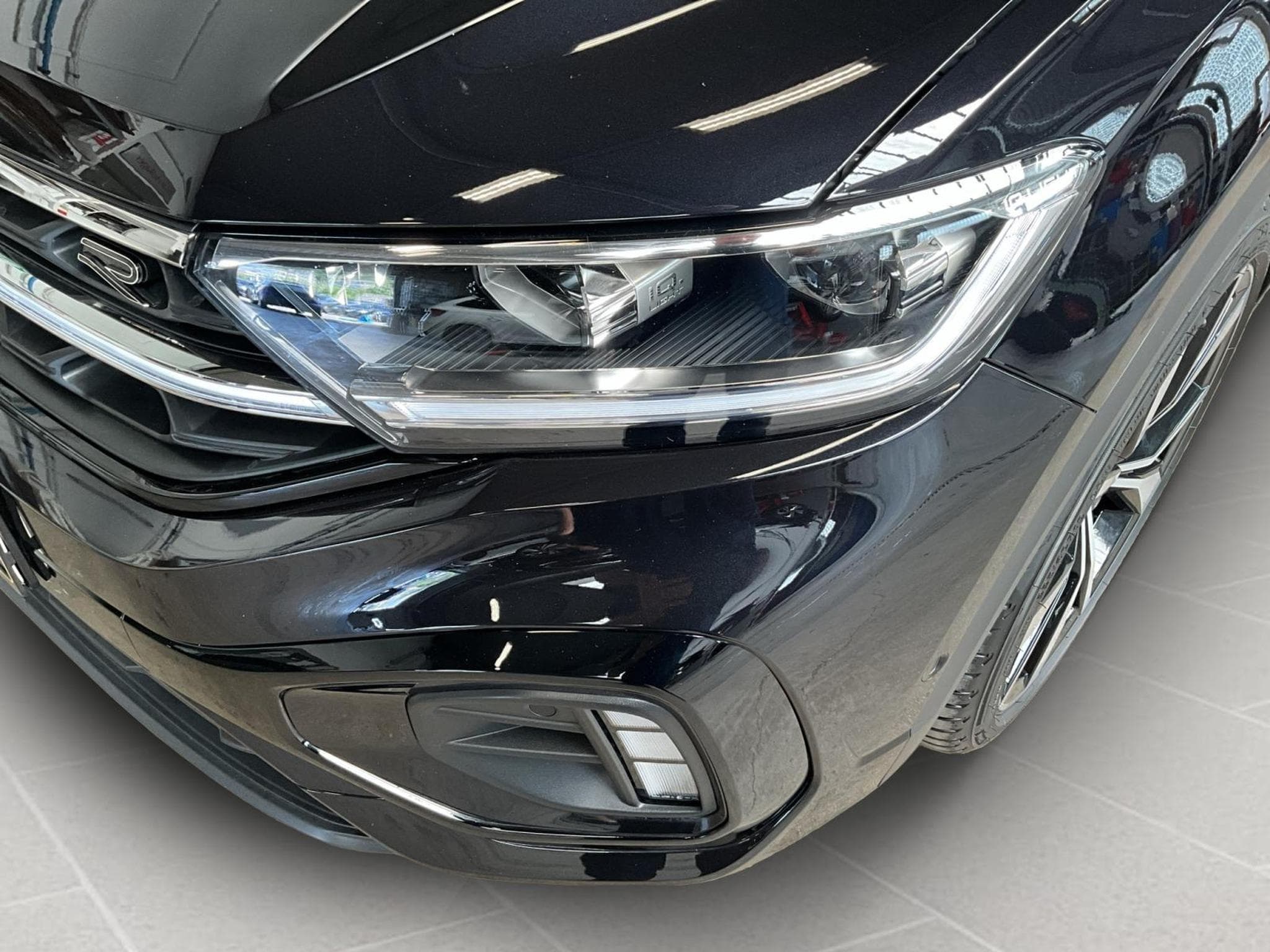 VW T-Roc R-Line+DSG+LED+BEATS+BlackStyle+keyless (2023) - Foto 17