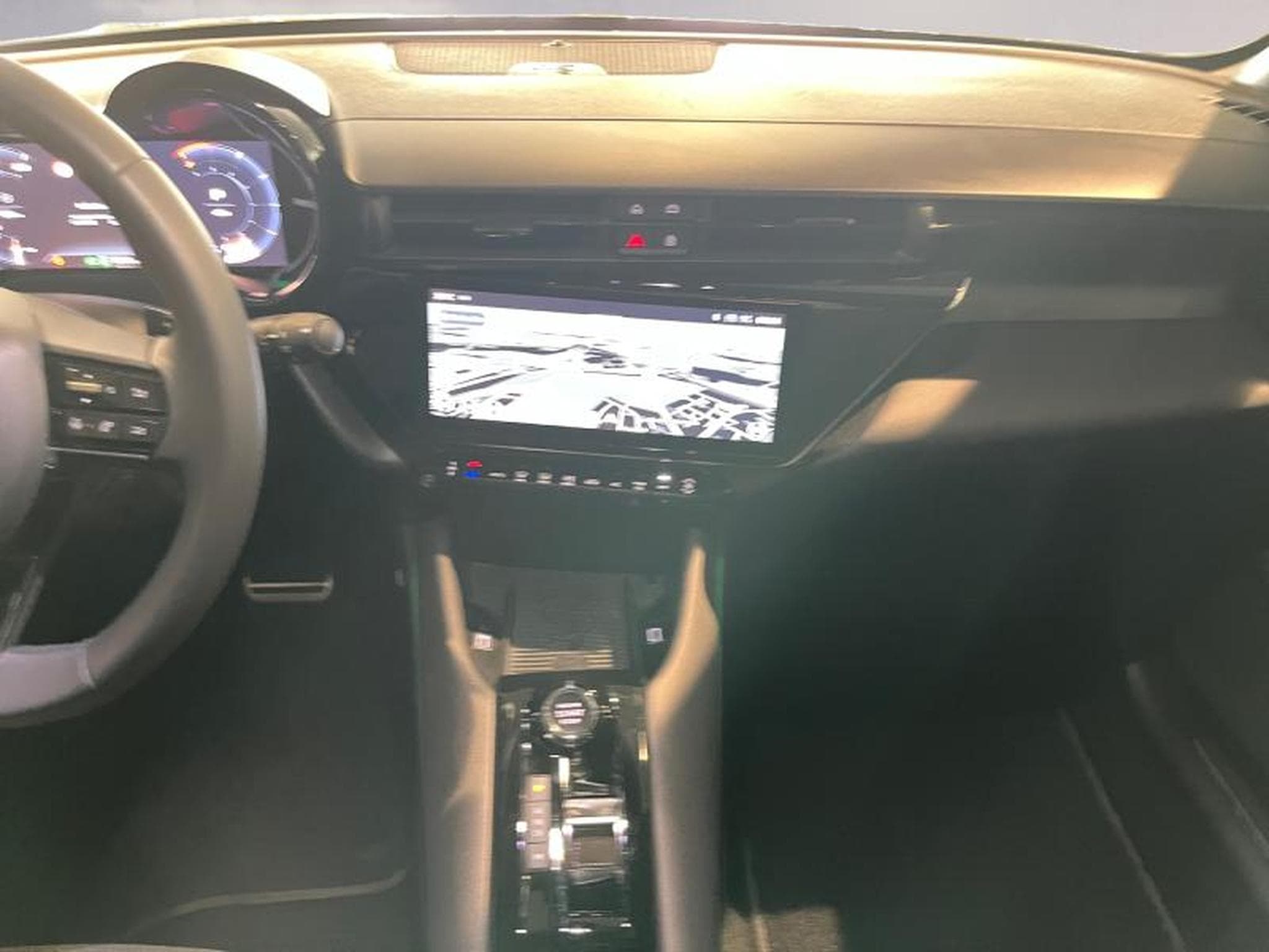 Alfa-Romeo Junior Junior 1.2 Ibrida 145 (2025) - Foto 8