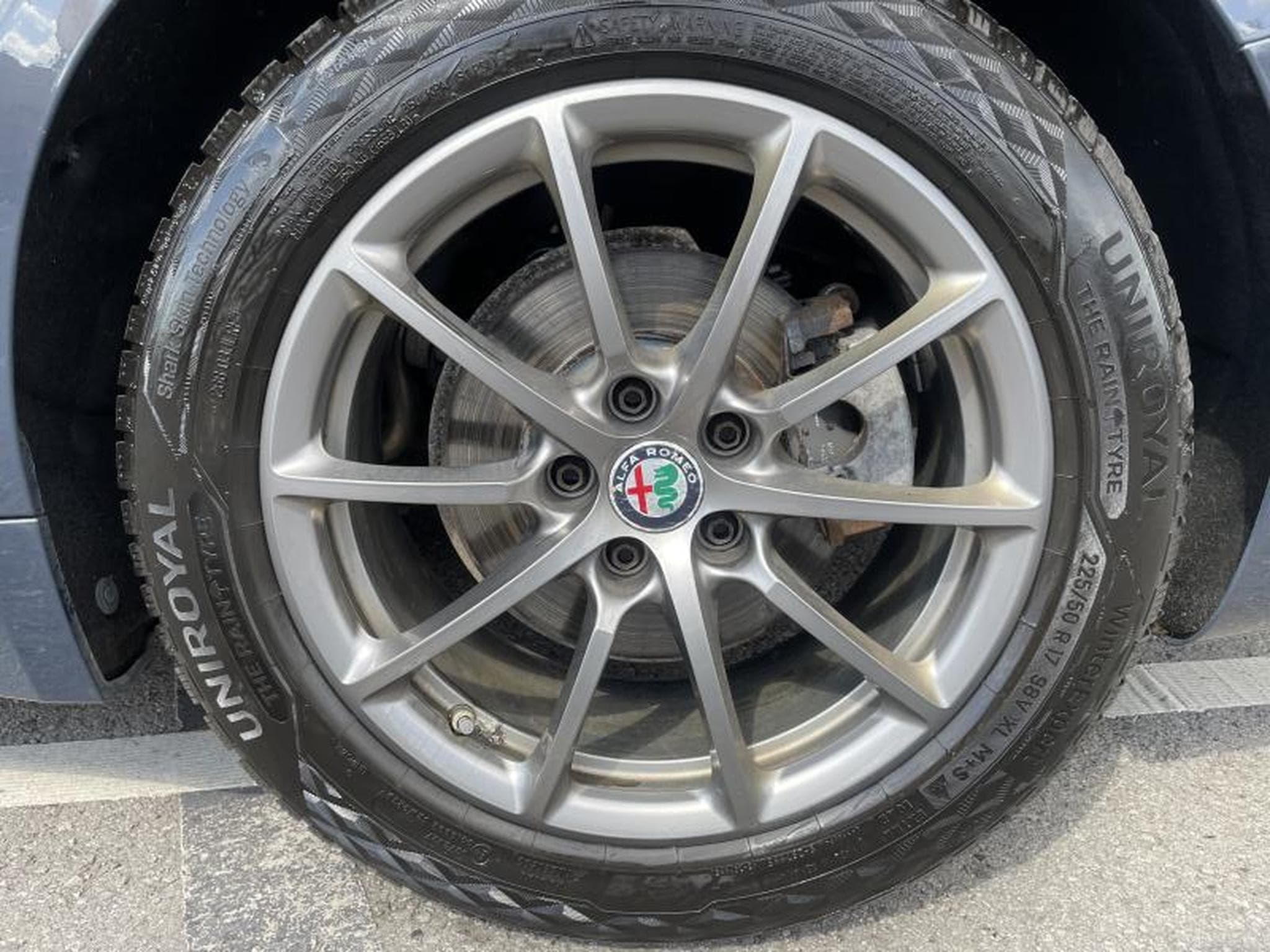 Alfa-Romeo Giulia Turbo Diesel 150ch/GPS/Bluetooth/Radar AV AR (2017) - Photo 5