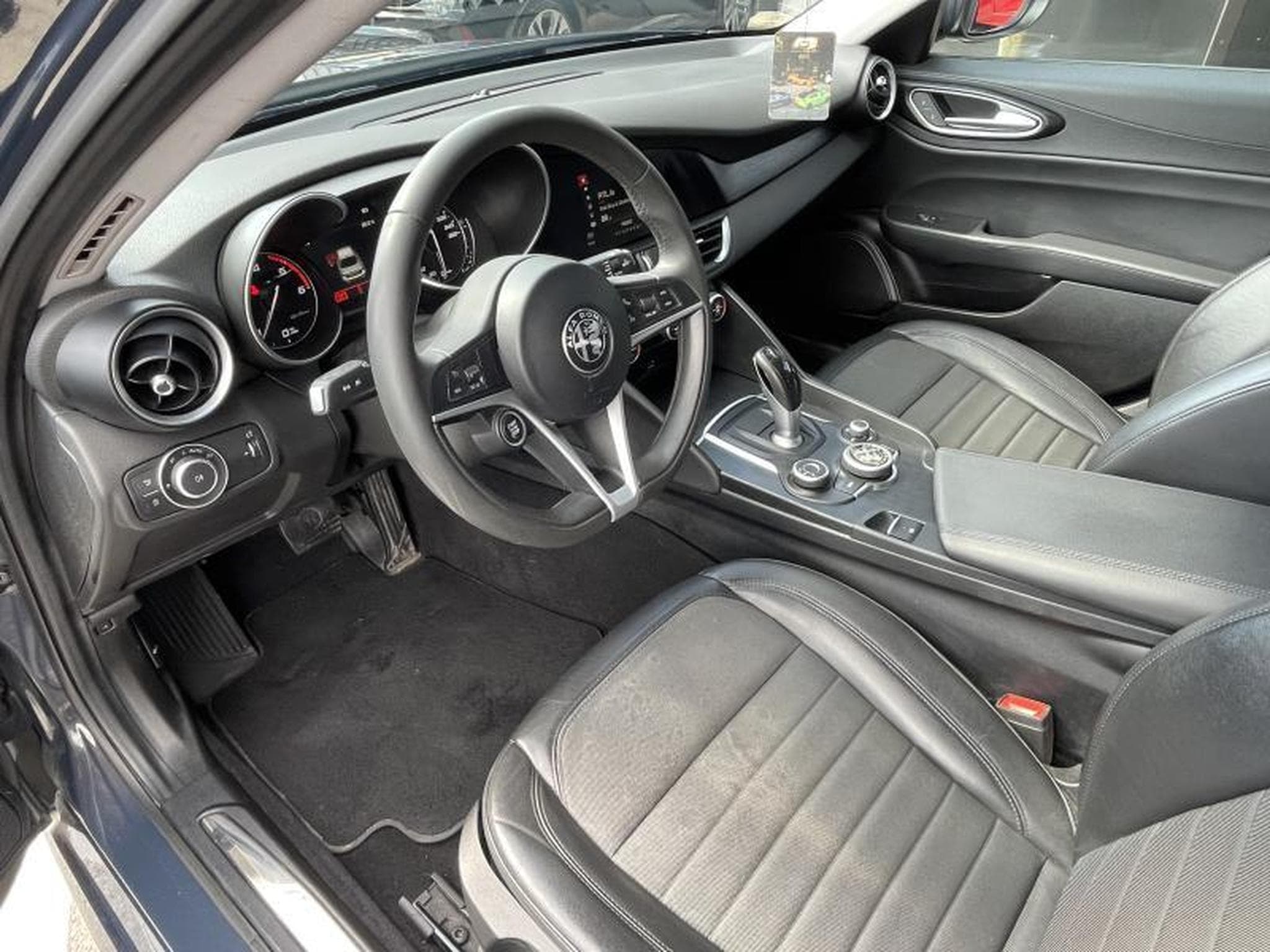 Alfa-Romeo Giulia Turbo Diesel 150ch/GPS/Bluetooth/Radar AV AR (2017) - Photo 6