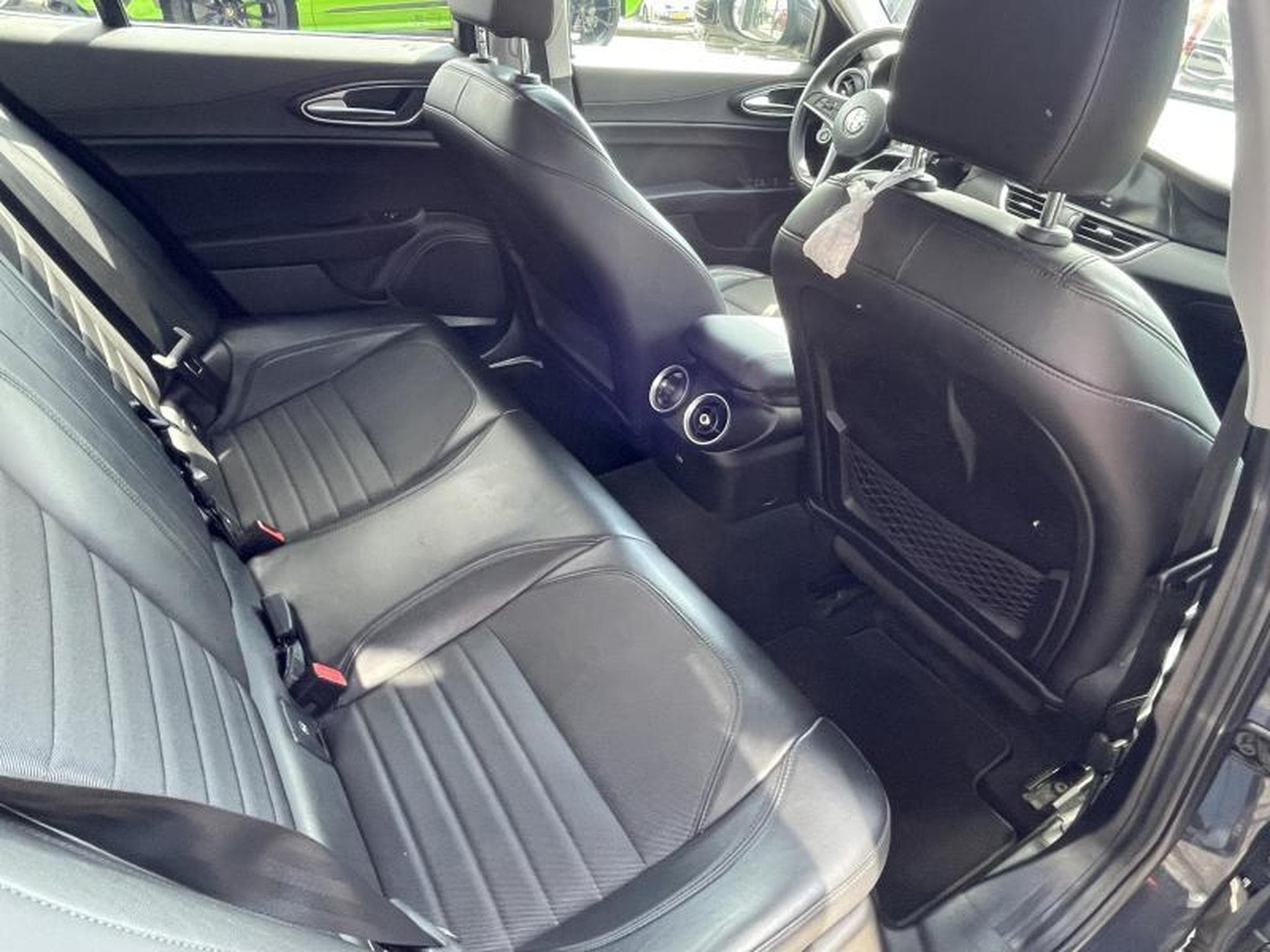 Alfa-Romeo Giulia Turbo Diesel 150ch/GPS/Bluetooth/Radar AV AR (2017) - Photo 9