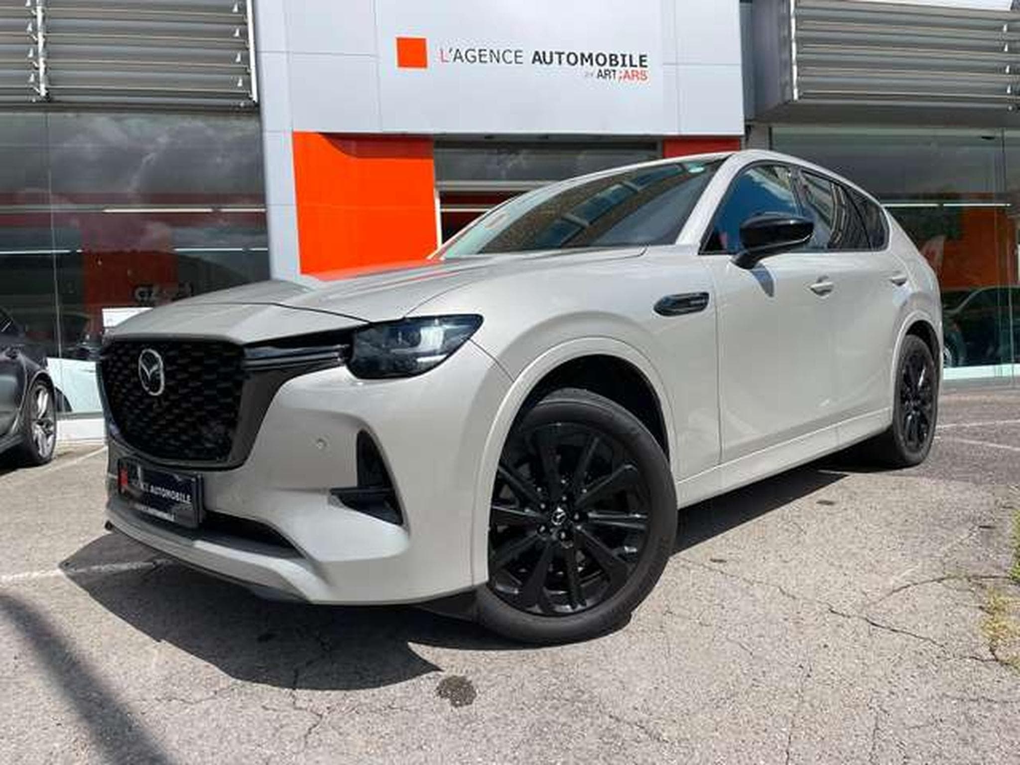 Mazda CX-60 AWD PHEV Aut. HOMURA - GARANTIE JUSQU'A 36 MOIS (2023) - Photo 2