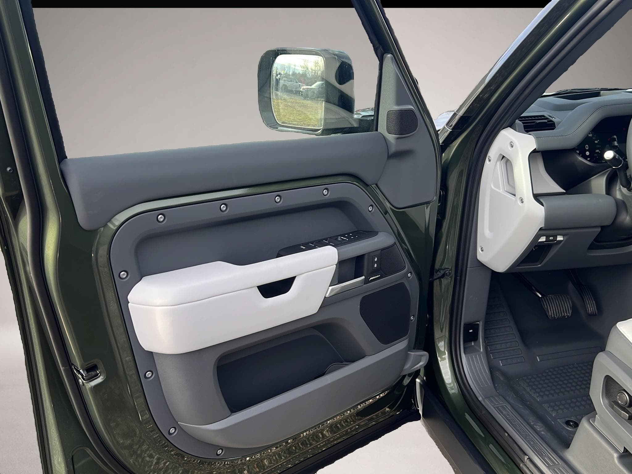 Land-Rover Defender (2026) - Photo 8
