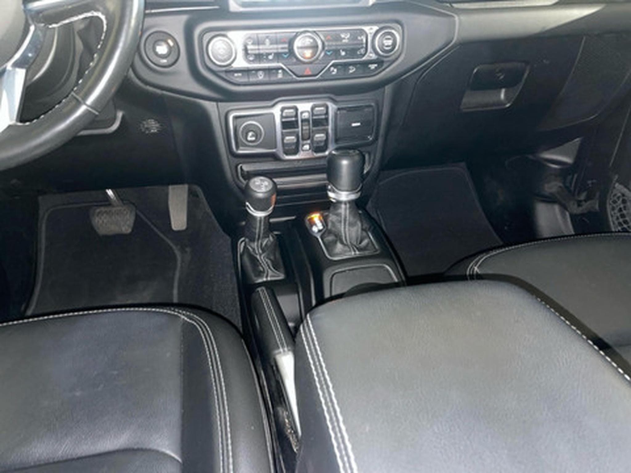 Jeep Wrangler Unlimited 2.2 MultiJet II 200hp AT8 4x4 Sahara (2020) - Foto 9