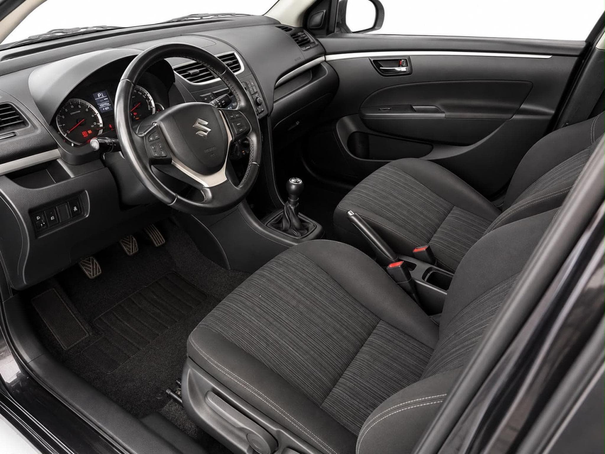 Suzuki Swift 1.2i 95 Club (2014) - Photo 5