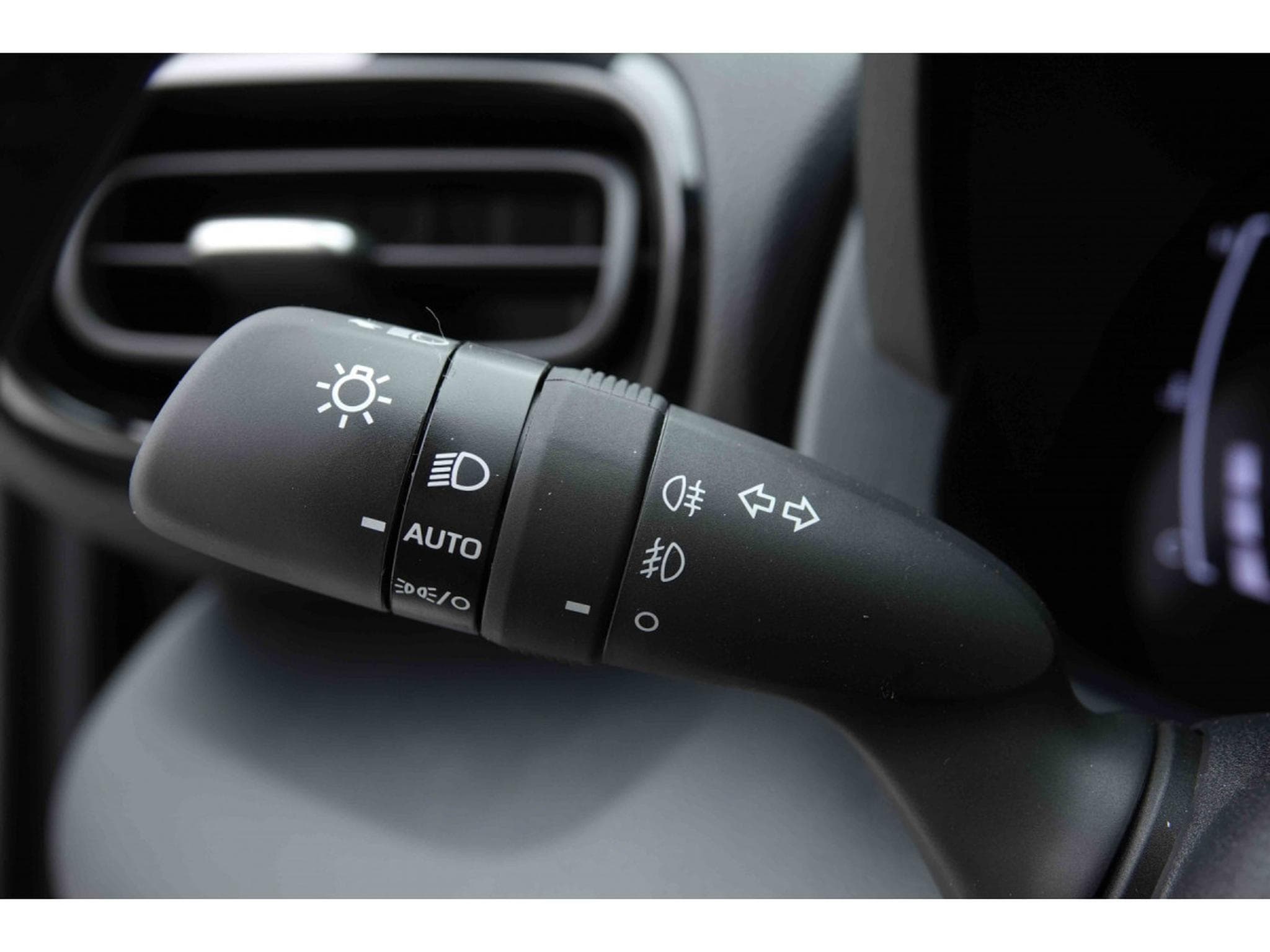 Toyota Yaris Cross 1.5 VVT-i  130 Hybride Executive (2026) - Photo 17