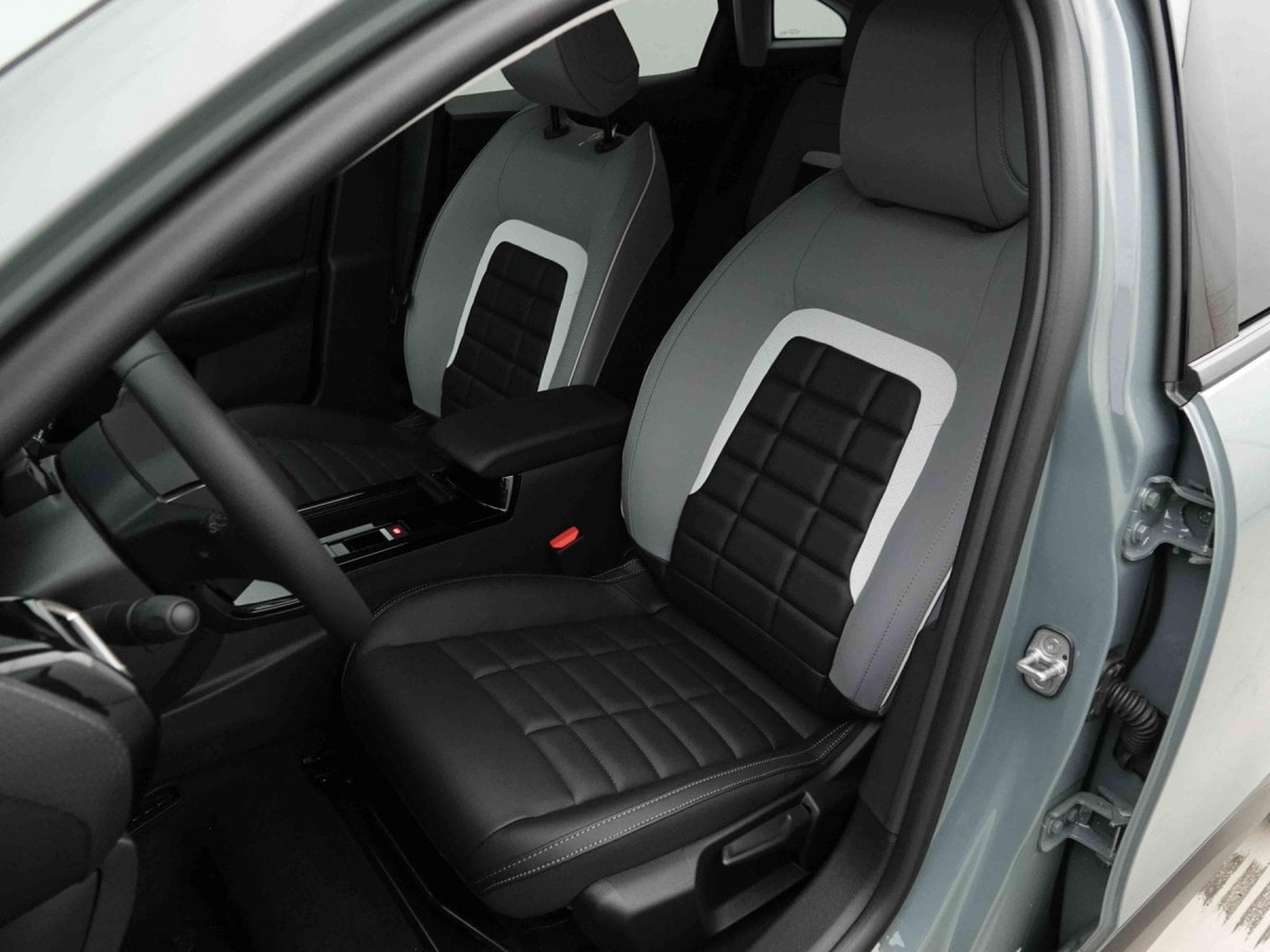 Citroën C4 1.2 Hybrid e-DSC6 145 Allure (2026) - Foto 8