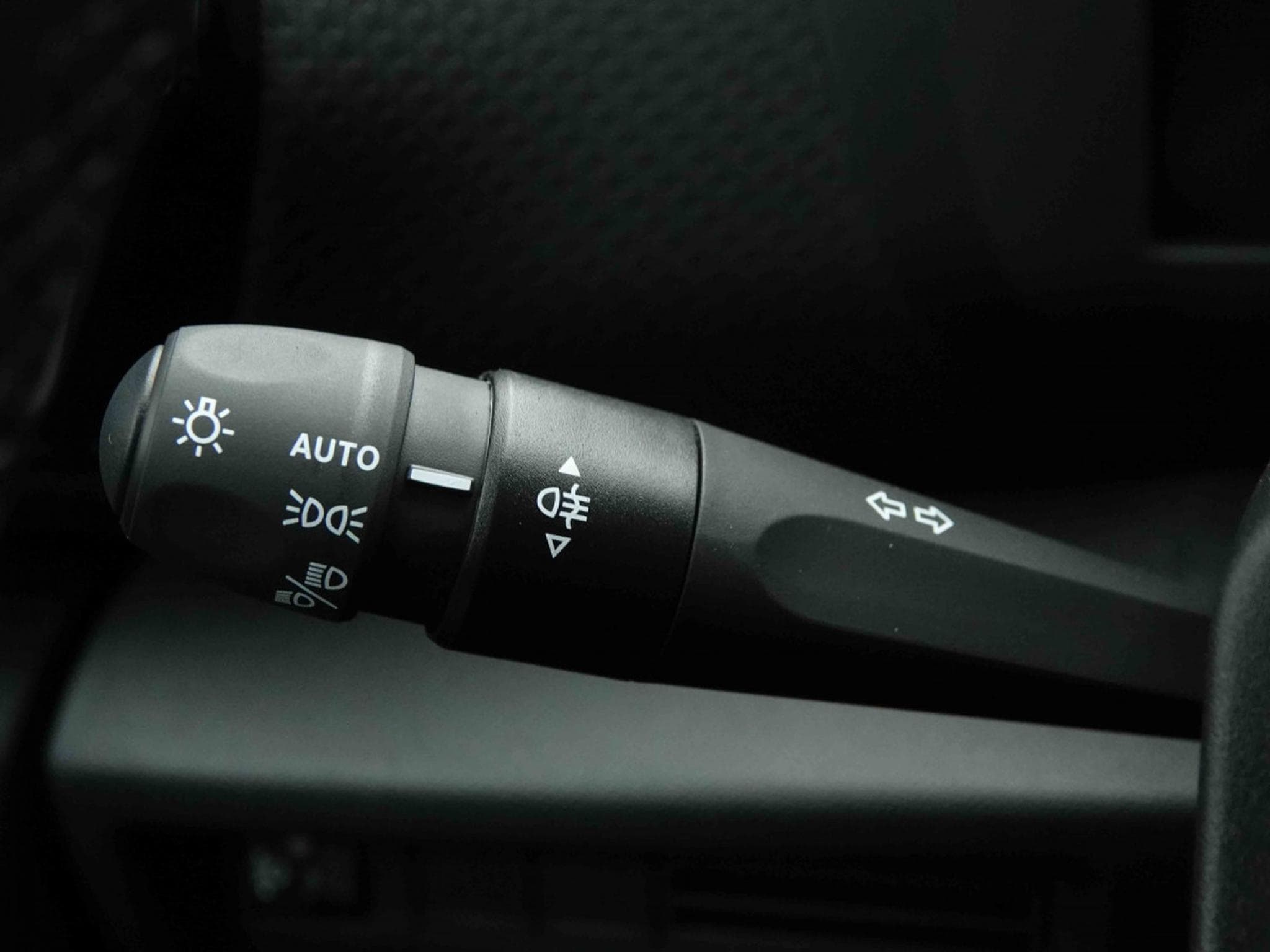 Citroën C4 1.2 Hybrid e-DSC6 145 Allure (2026) - Foto 17