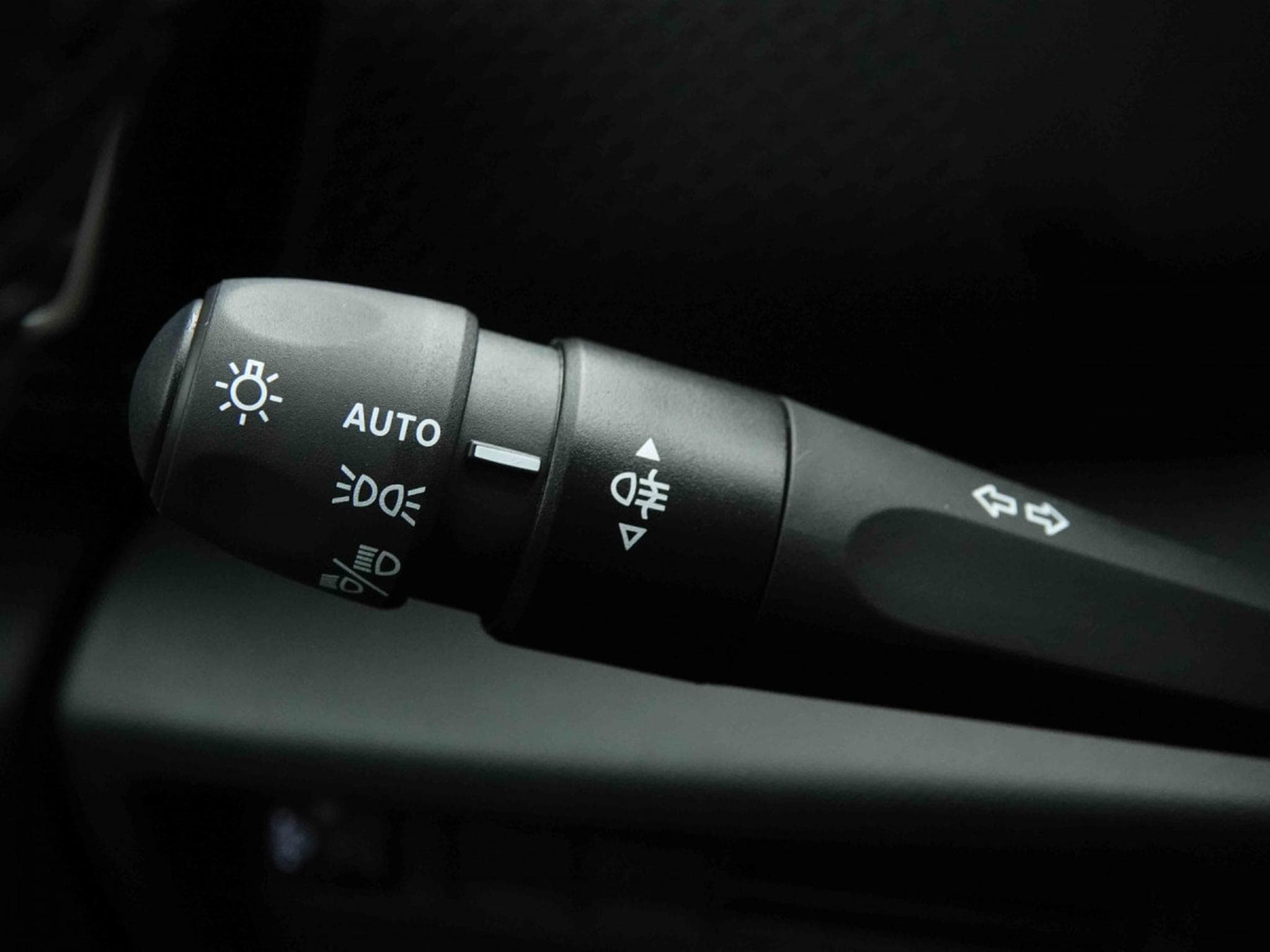 Citroën C4 1.2 Hybrid e-DSC6 145 Allure (2026) - Foto 16