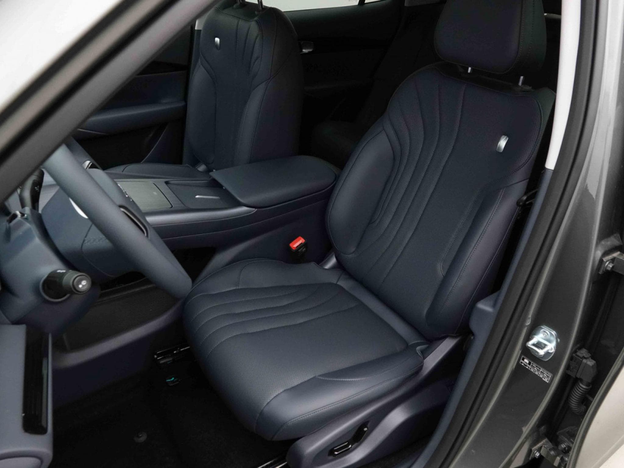 Geely EX5 PRO +  60 kWH´h (2026) - Photo 8