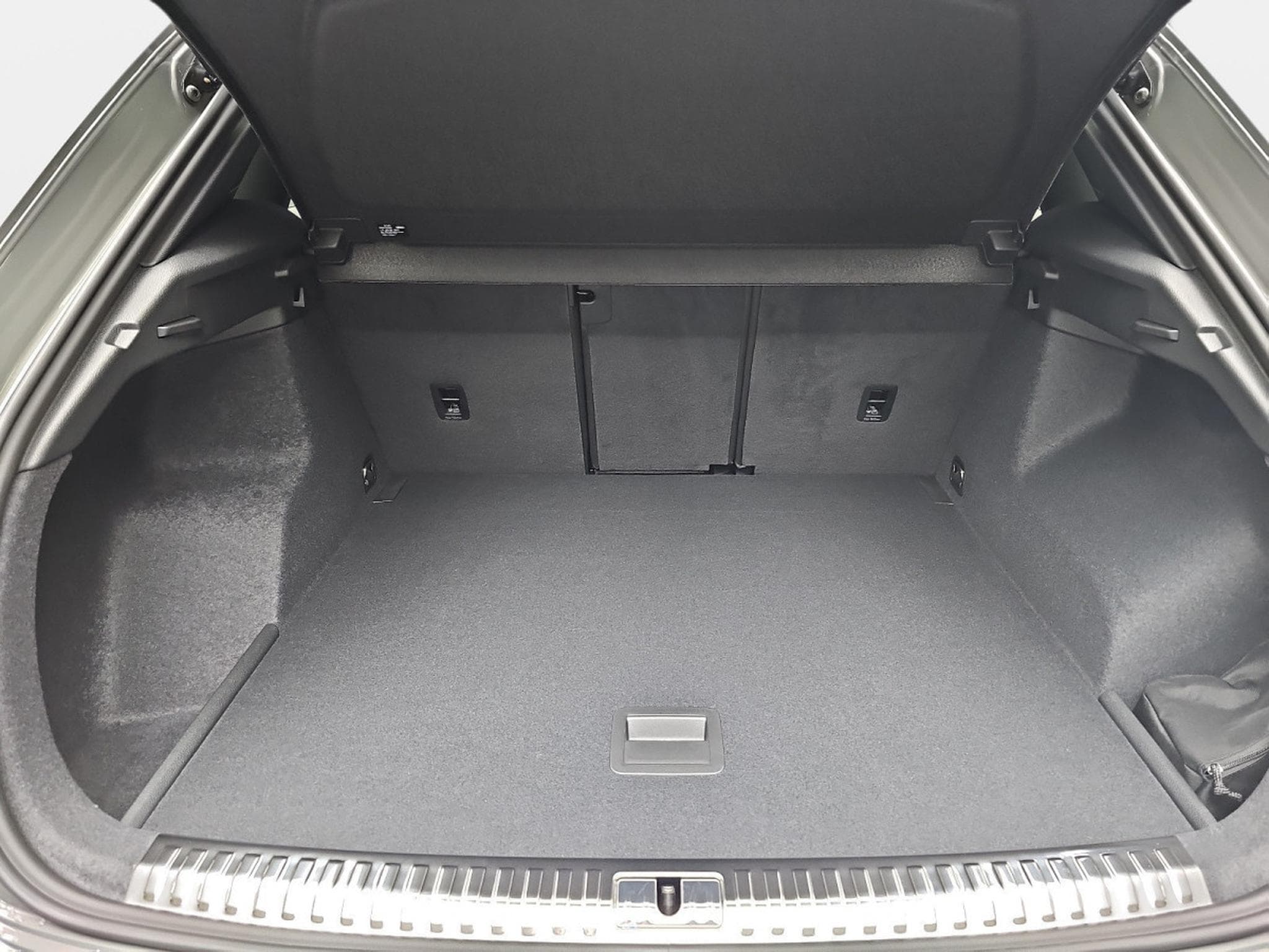 Audi Q3 35 TFSI S-Tronic 150  S-Line (2025) - Photo 13