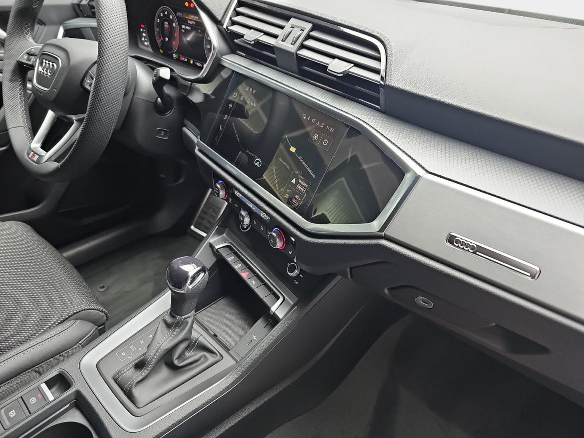 Audi Q3 35 TFSI S-Tronic 150  S-Line (2025) - Photo 15