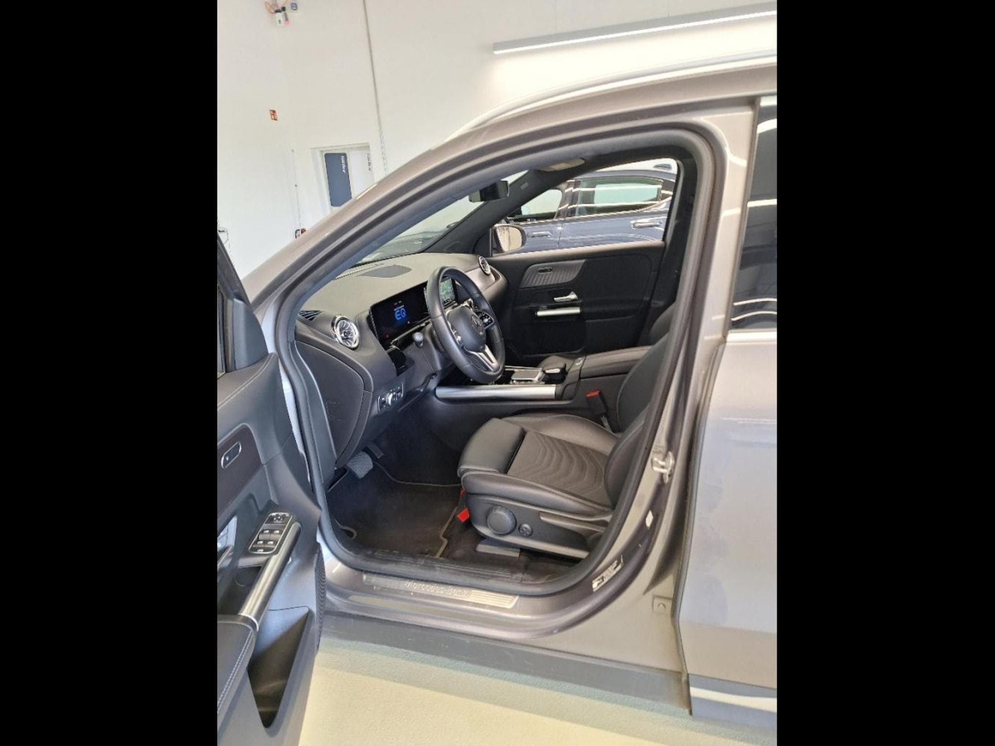 Mercedes EQA 250 71KWH BUSINESS LINE AUTO *CAM* ACC * HAYON * (2023) - Photo 5