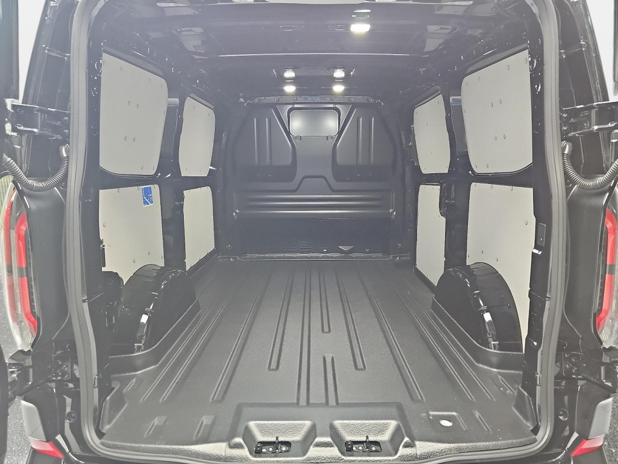 Ford Transit 2.0 ECOBLUE 170 BVA L1H1 Sport (2026) - Foto 13