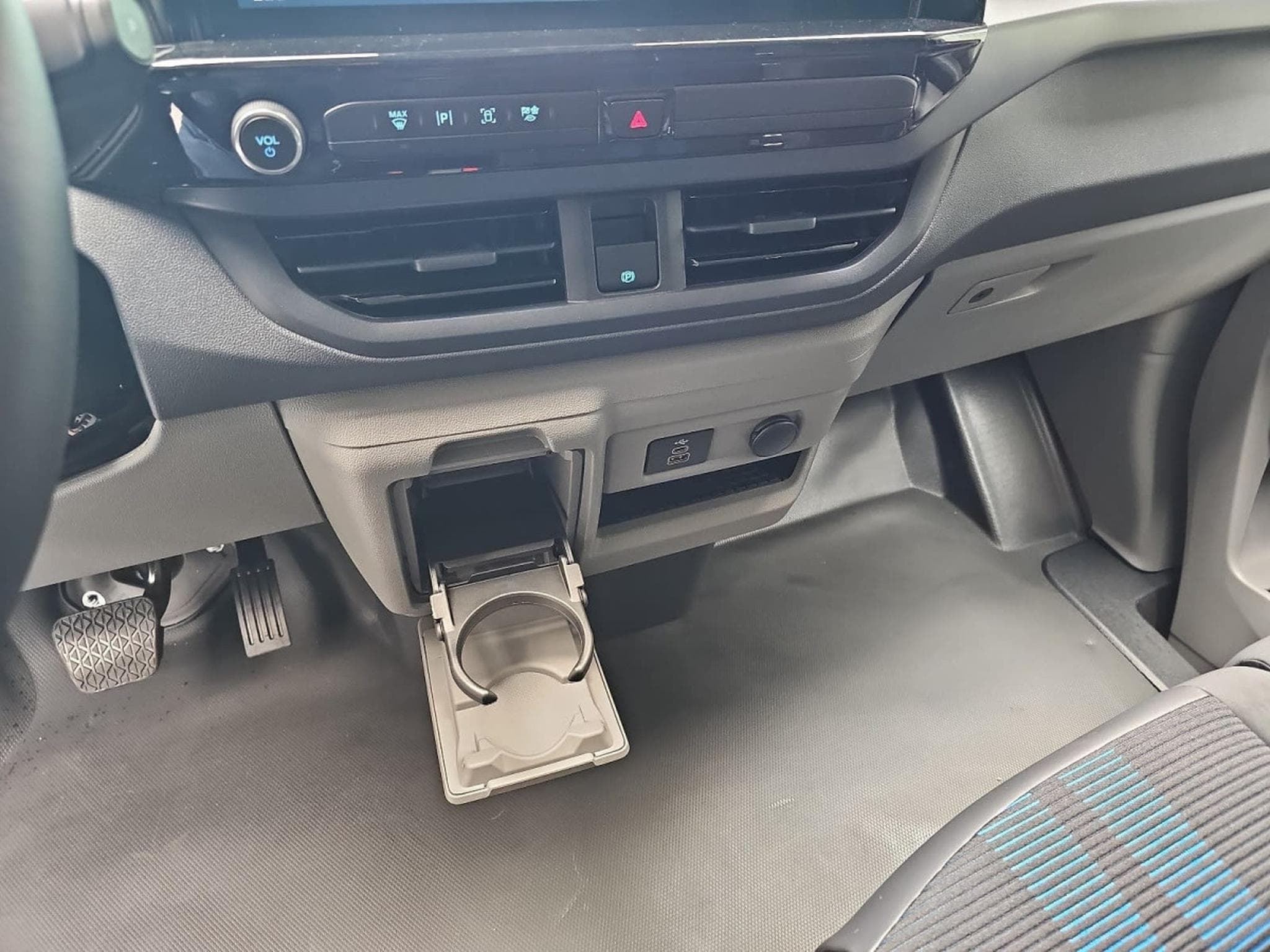 Ford Transit 2.0 ECOBLUE 170 BVA L1H1 Sport (2026) - Foto 12