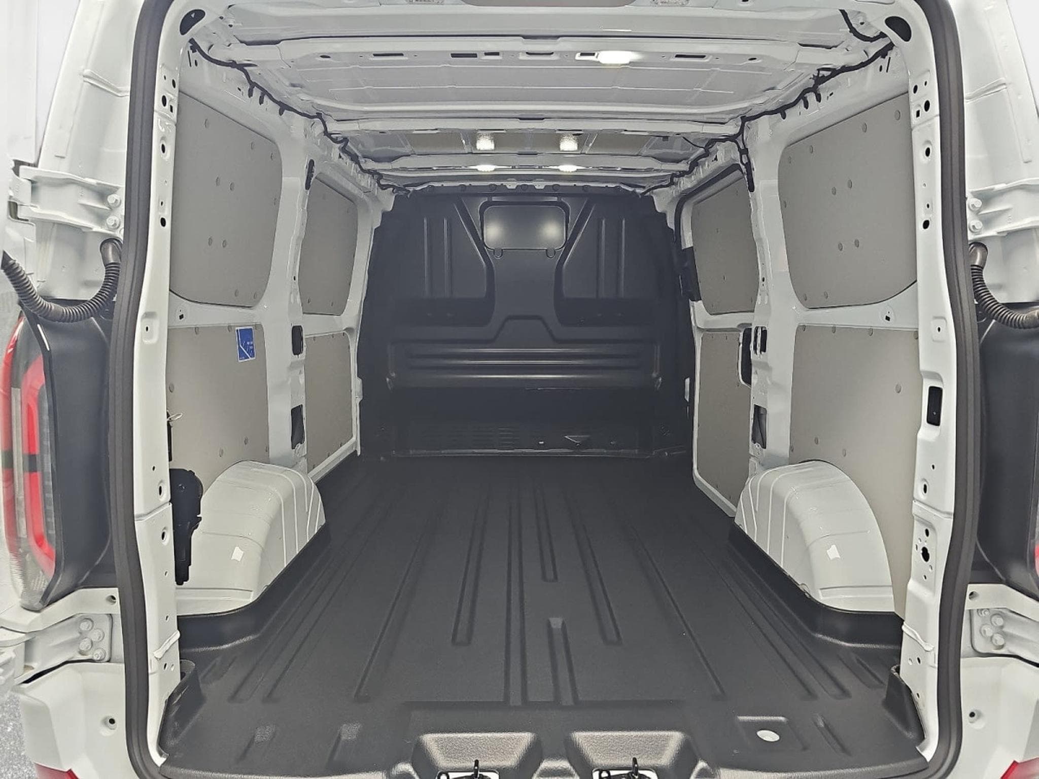 Ford Transit 2.0 ECOBLUE 170 BVA L1H1 Sport (2026) - Foto 14