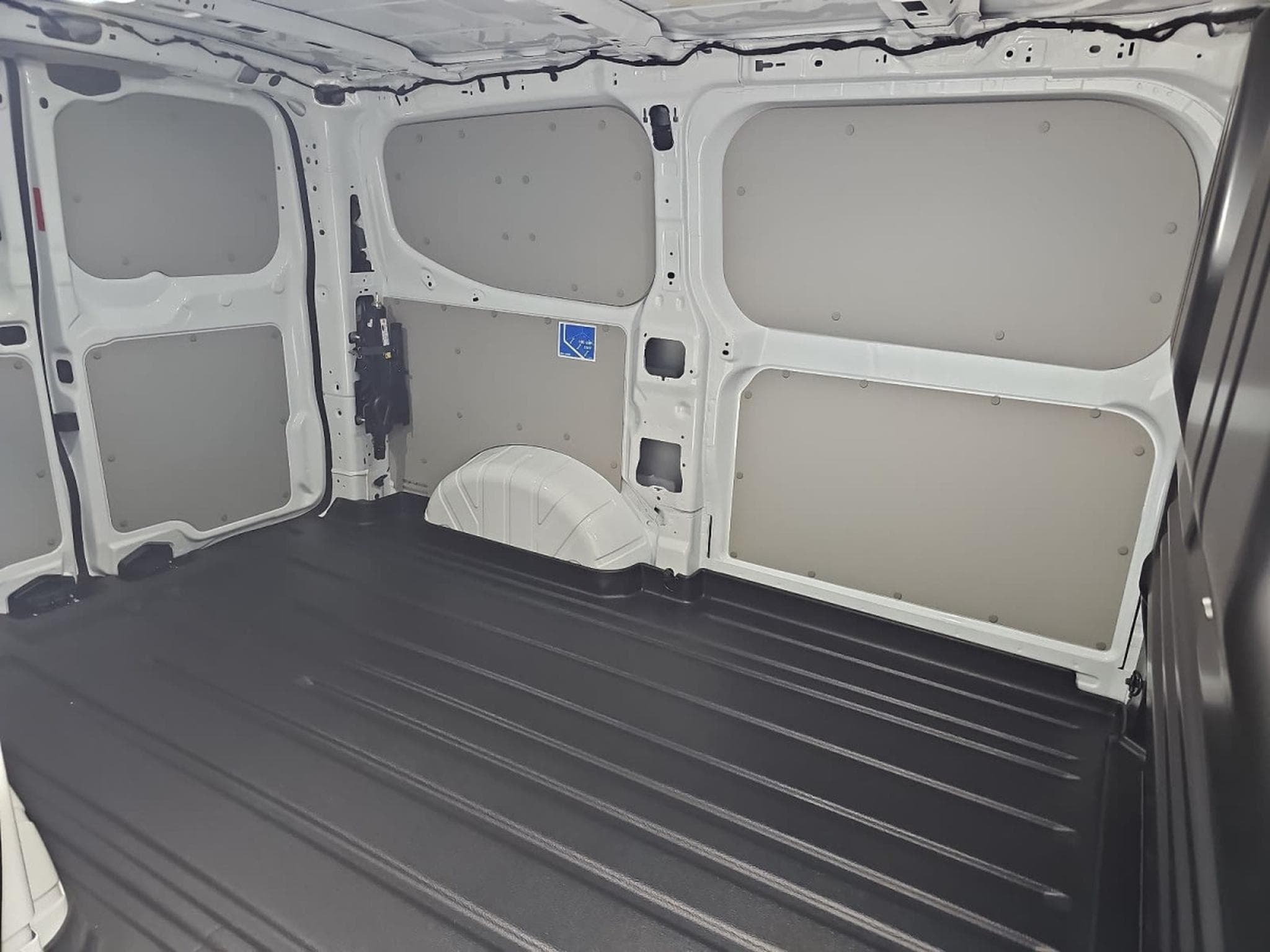 Ford Transit 2.0 ECOBLUE 170 BVA L1H1 Sport (2026) - Foto 17