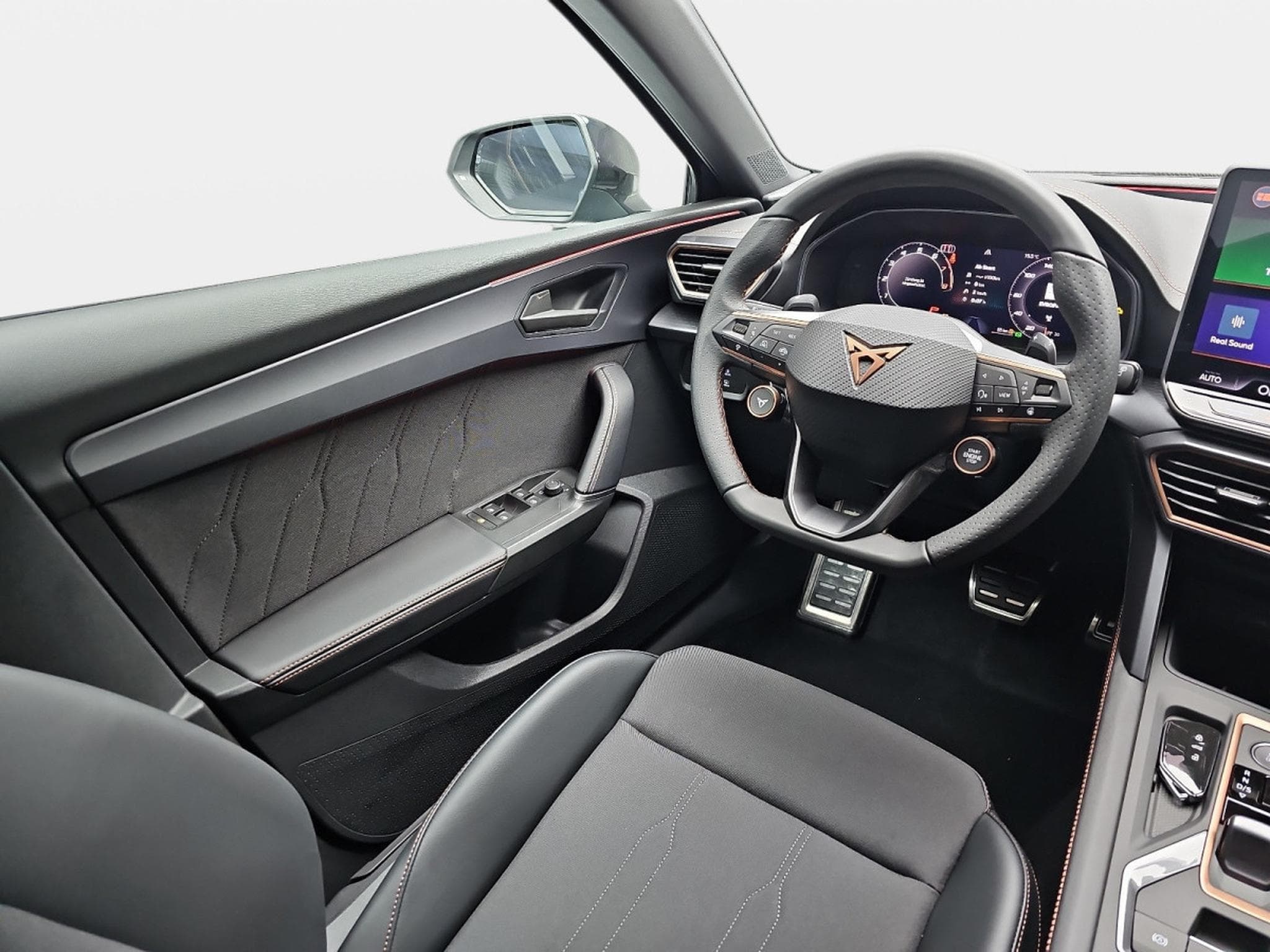 Cupra Leon 1.5 eTSi DSG 150 (2025) - Photo 8