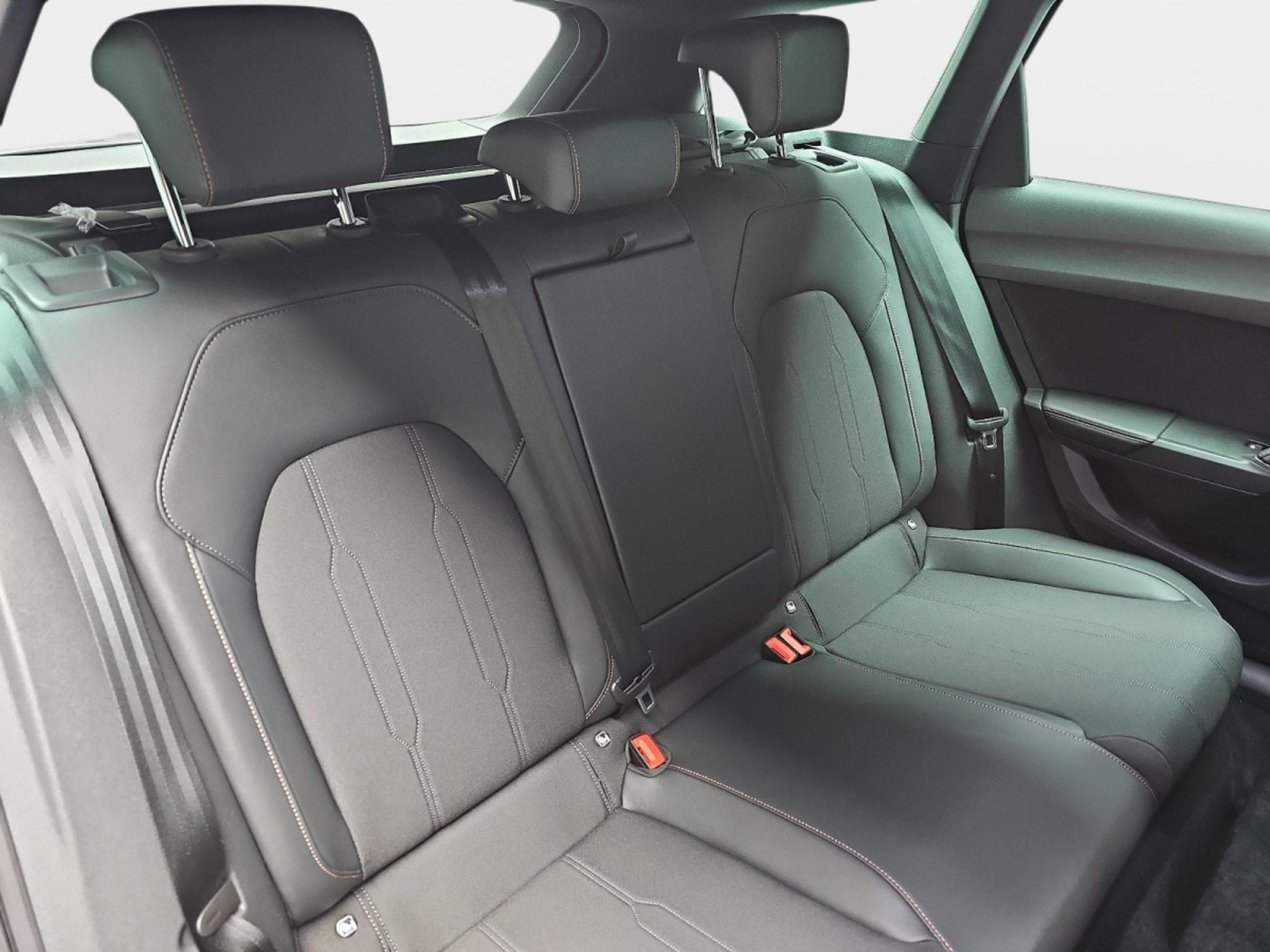 Cupra Leon 1.5 eTSi DSG 150 Kombi (2026) - Photo 16