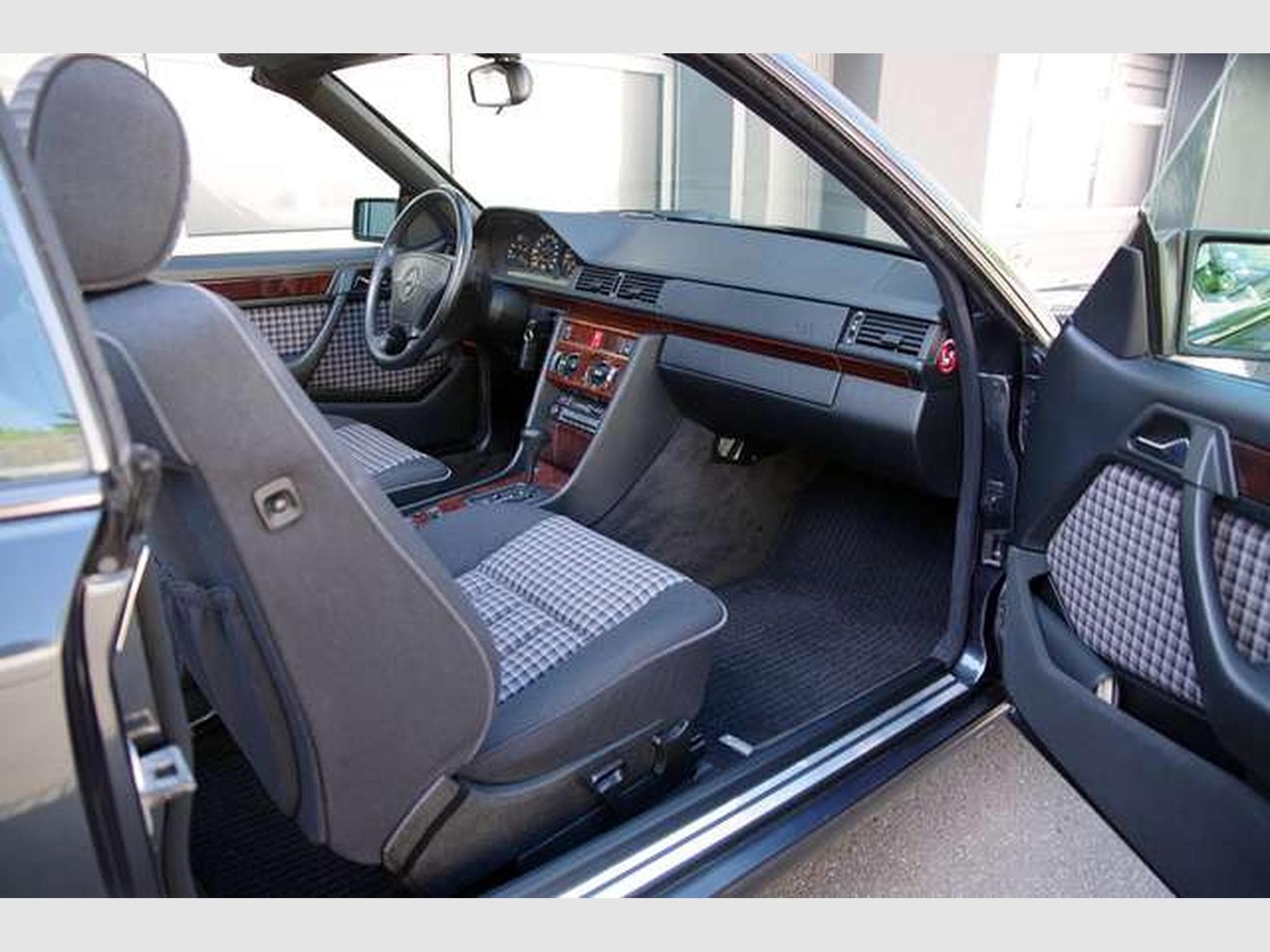 Mercedes E 200 E 200 Cabrio*W124,Automatic,Sitzheizung,Tempomat (1996) - Foto 7