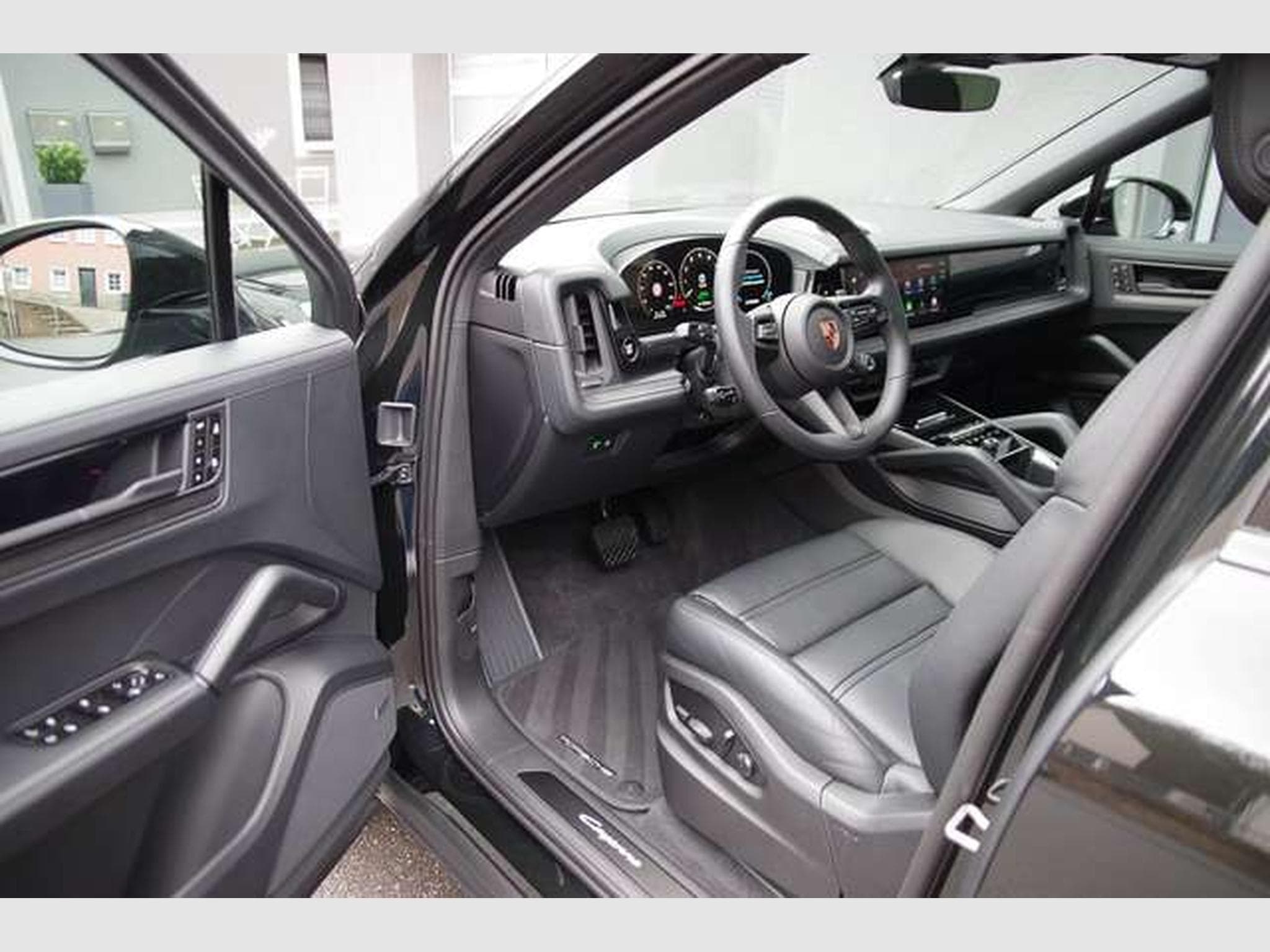 Porsche Cayenne Cayenne Coupe E-Hybrid Black Edition*HA-Lenkung* (2025) - Foto 5