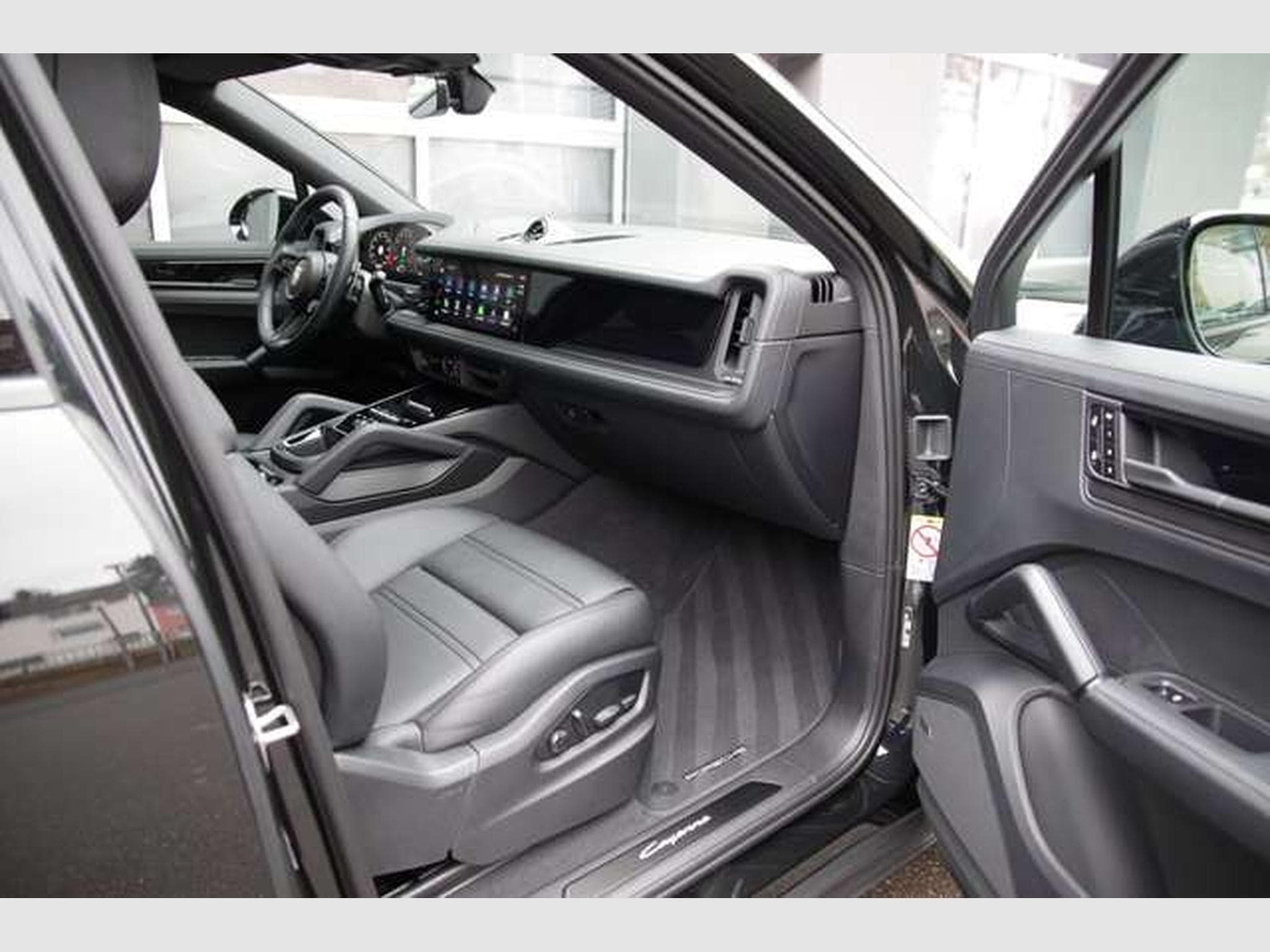 Porsche Cayenne Cayenne Coupe E-Hybrid Black Edition*HA-Lenkung* (2025) - Foto 7