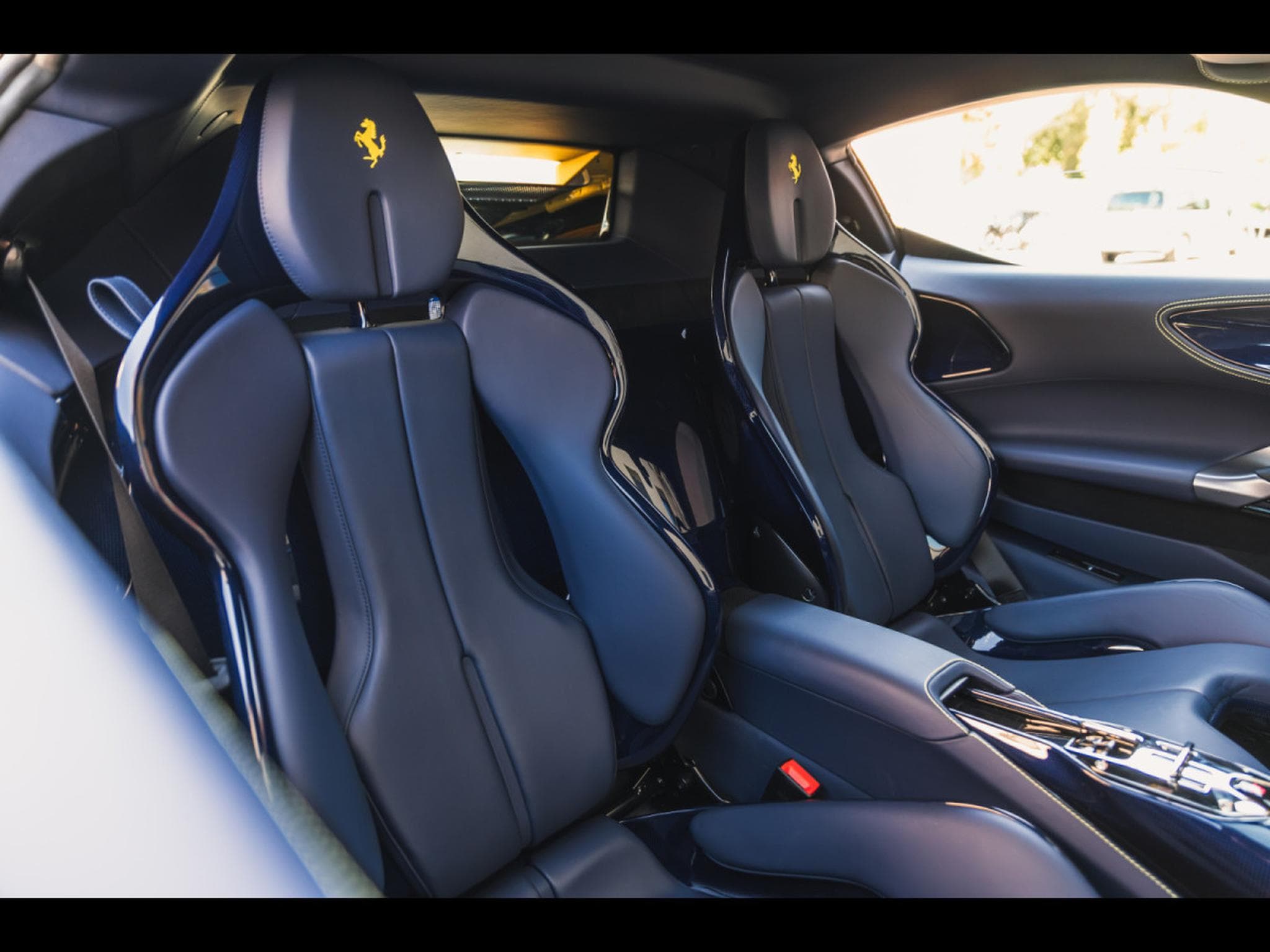 Ferrari SF90 STRADALE GIALLO 3 STRATO CARBONE BLEU (2022) - Photo 13