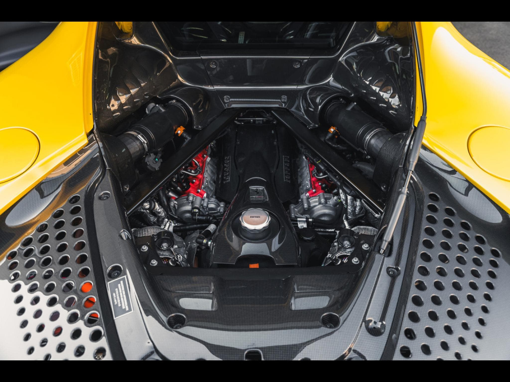 Ferrari SF90 STRADALE GIALLO 3 STRATO CARBONE BLEU (2022) - Photo 19