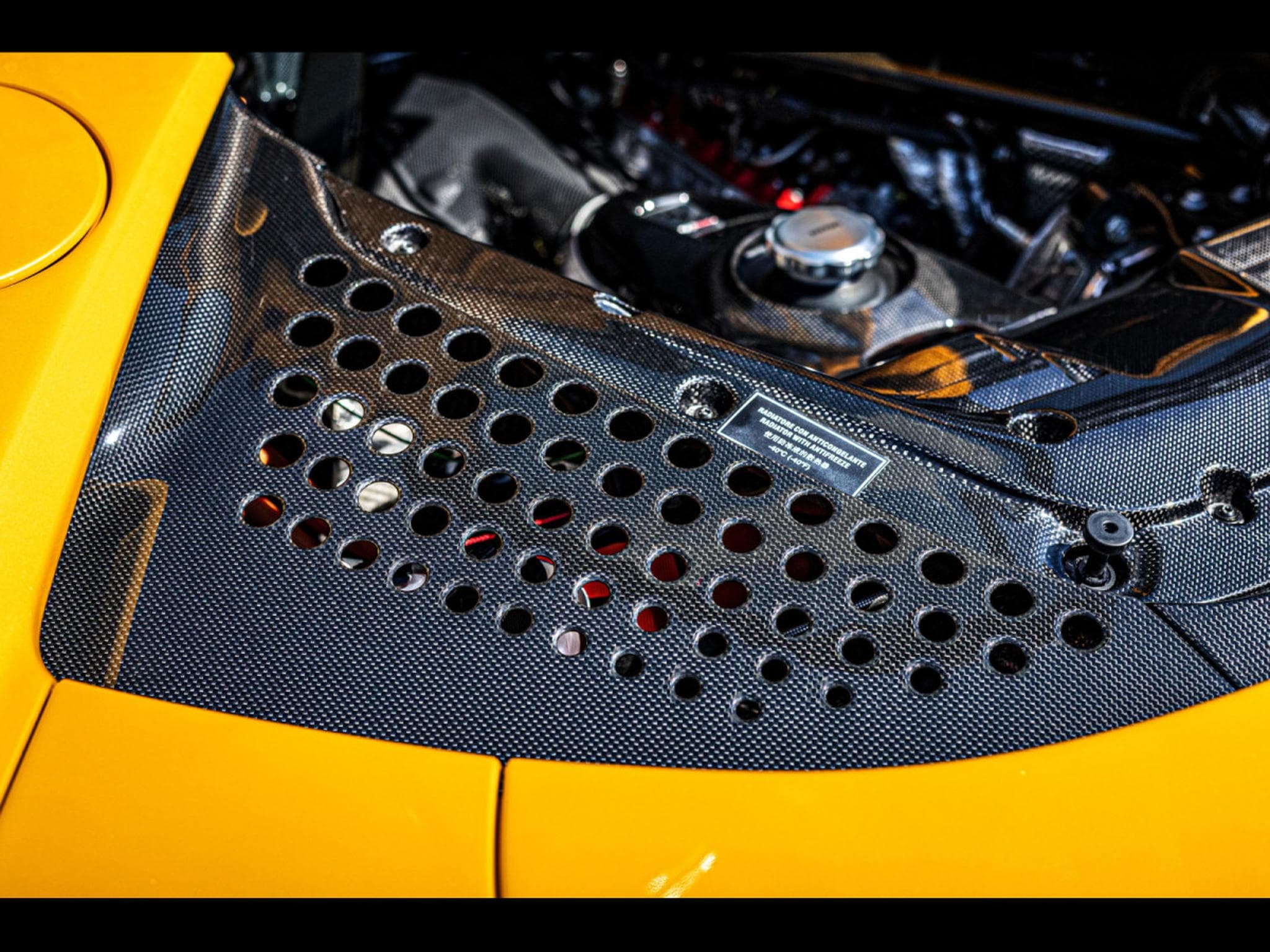 Ferrari SF90 STRADALE GIALLO 3 STRATO CARBONE BLEU (2022) - Photo 25
