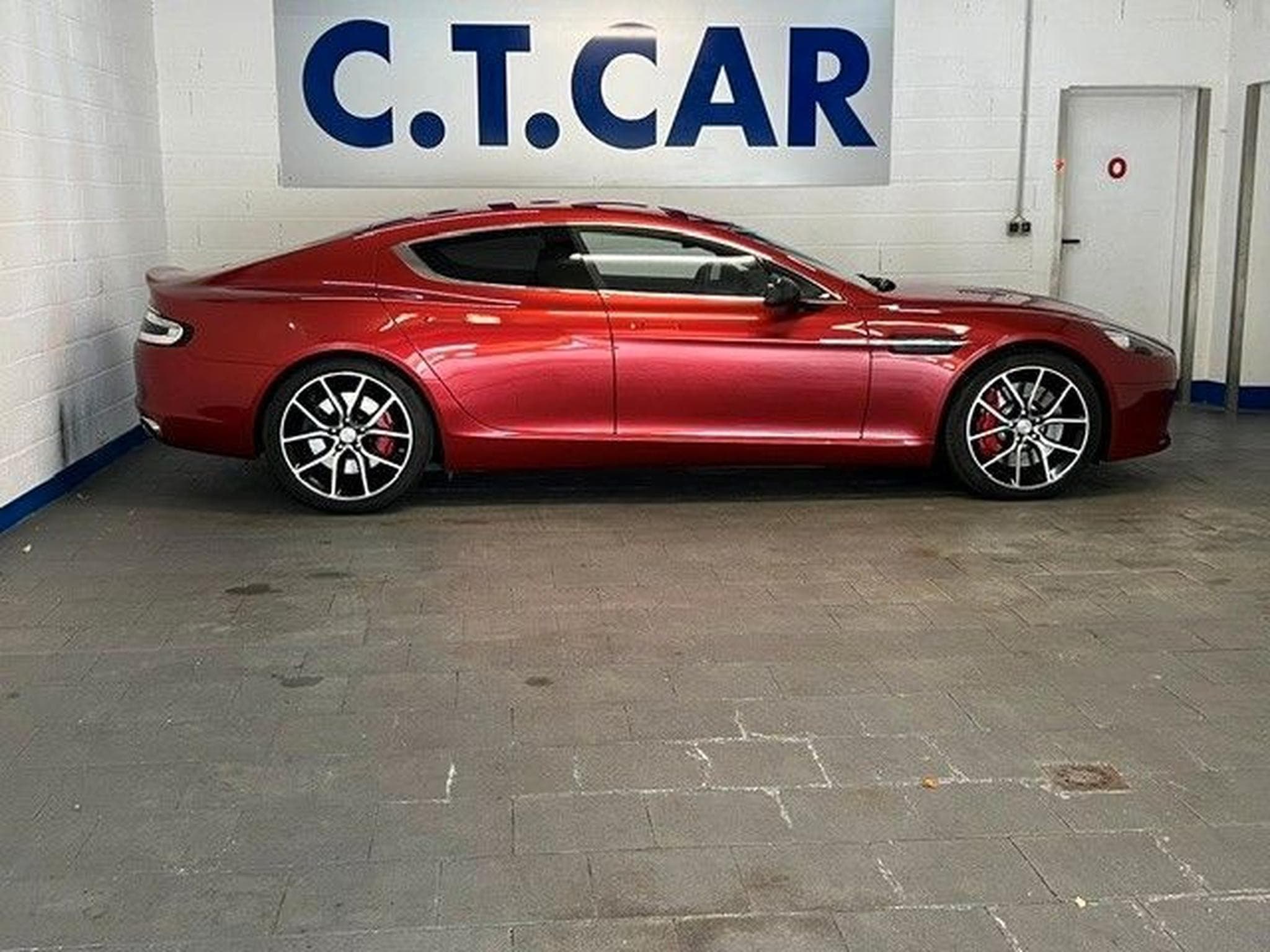 Aston-Martin Rapide S 6.0 S Touchtronic Auto (2013) - Photo 2