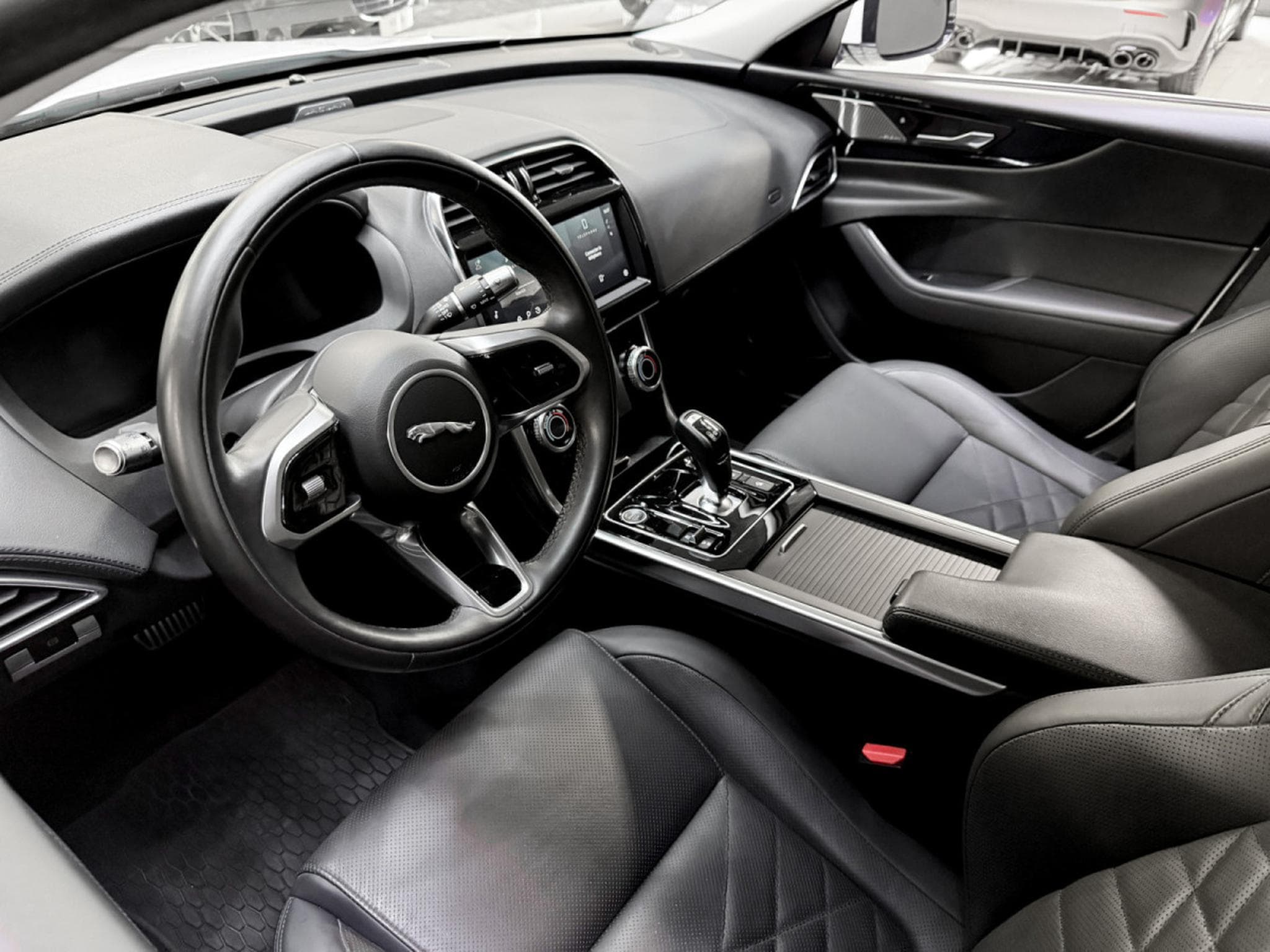 Jaguar XE P300 AWD HSE (2022) - Foto 14