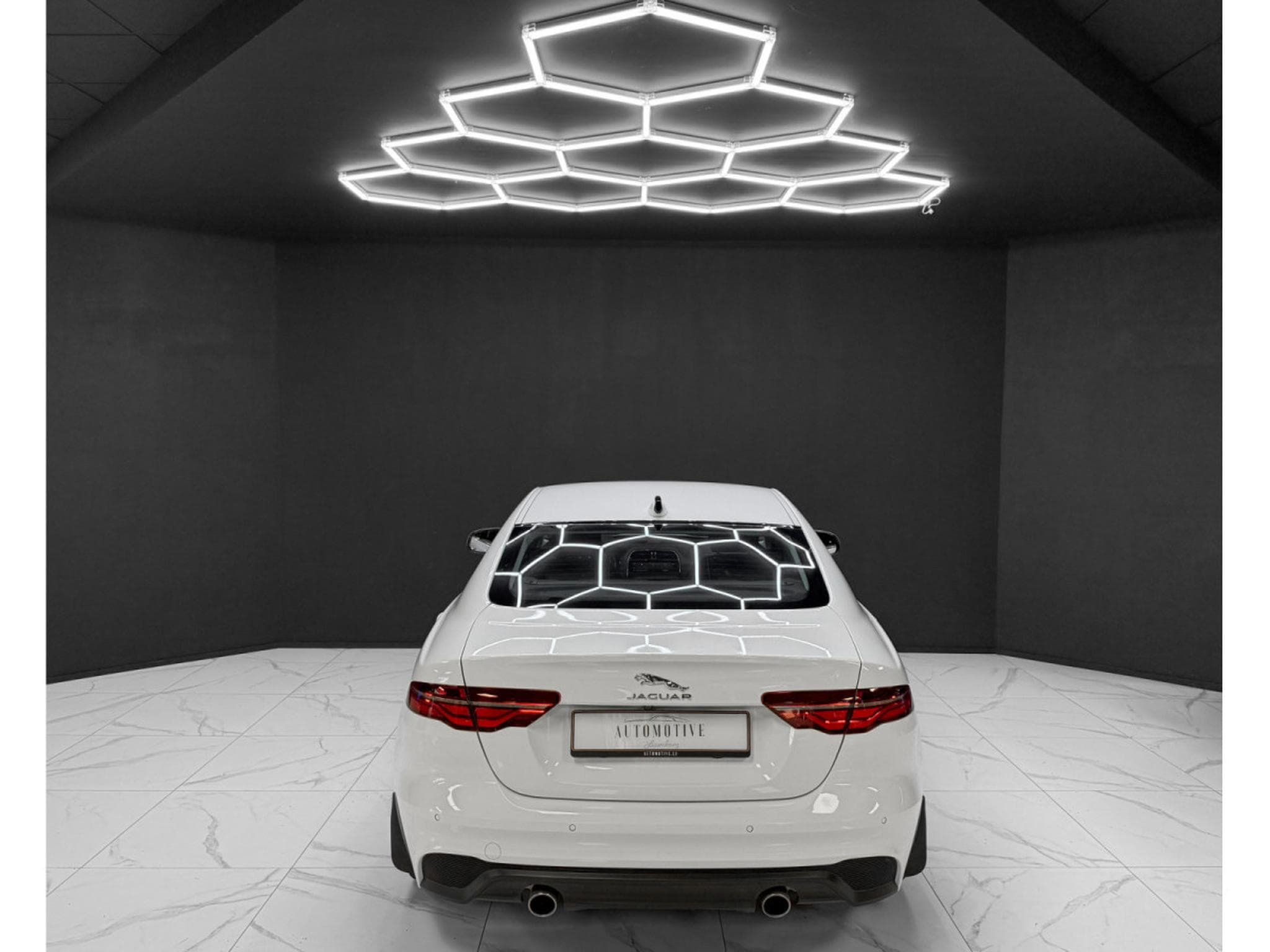 Jaguar XE P300 AWD HSE (2022) - Foto 4