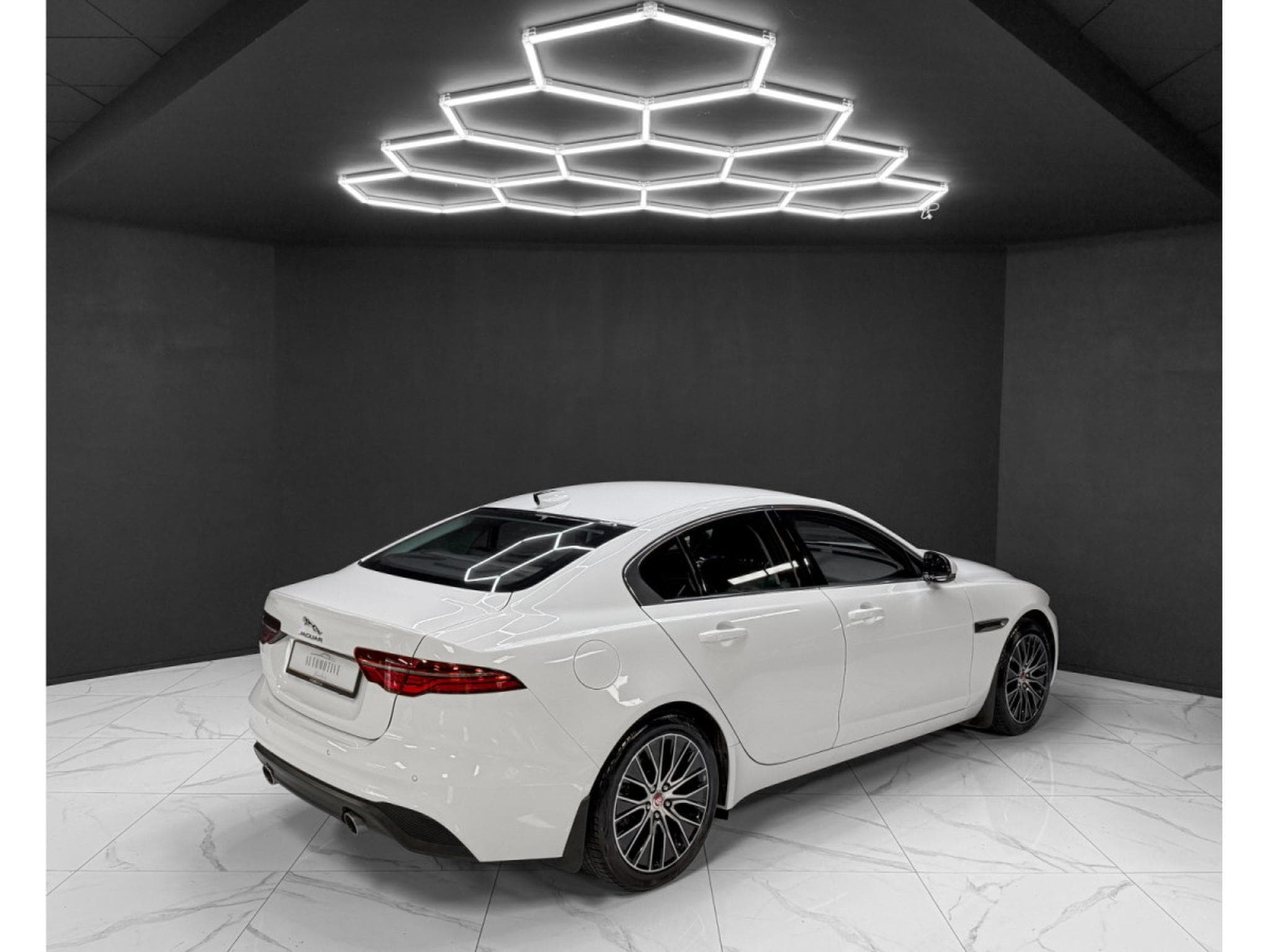 Jaguar XE P300 AWD HSE (2022) - Foto 5