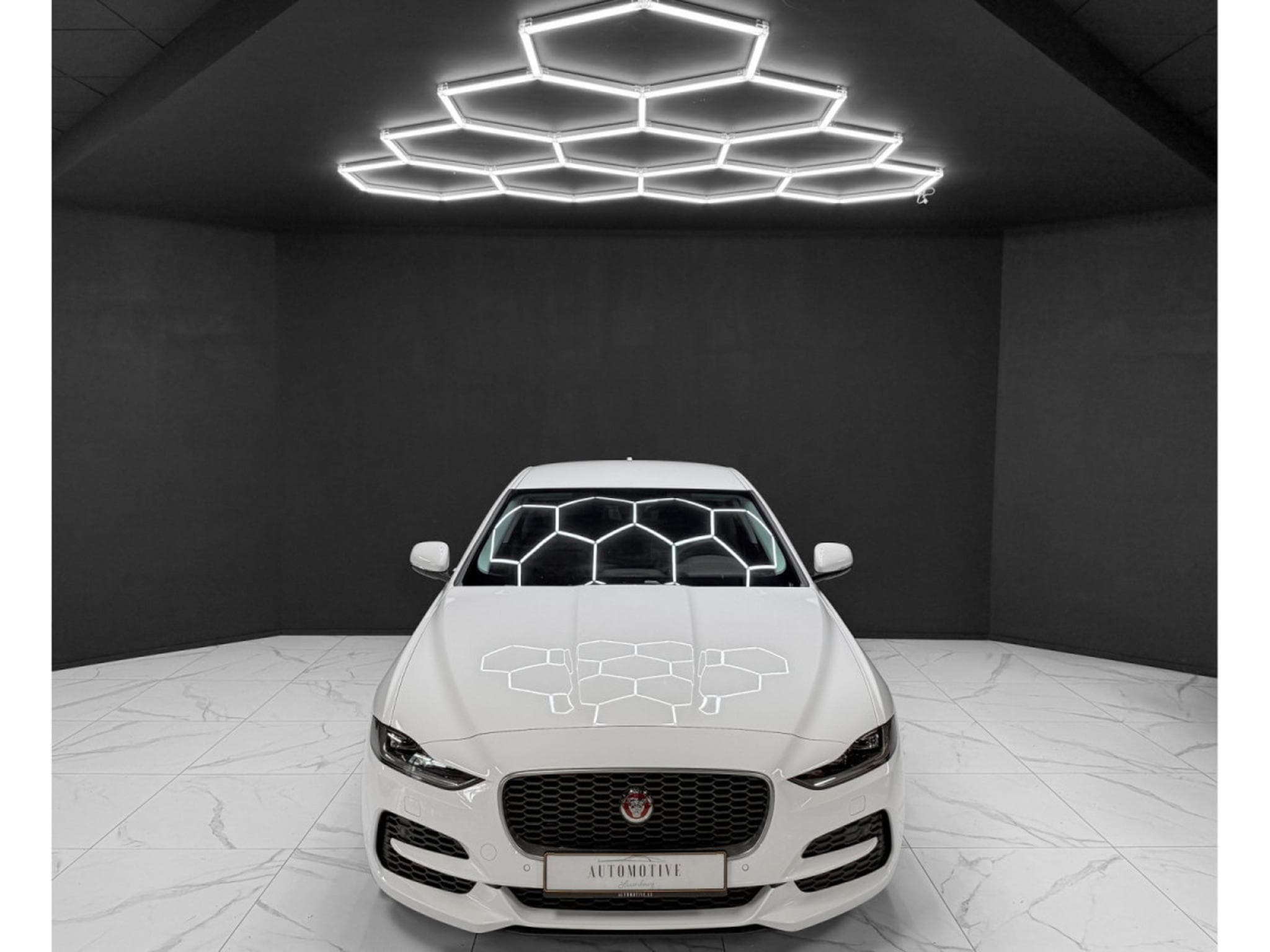 Jaguar XE P300 AWD HSE (2022) - Foto 8