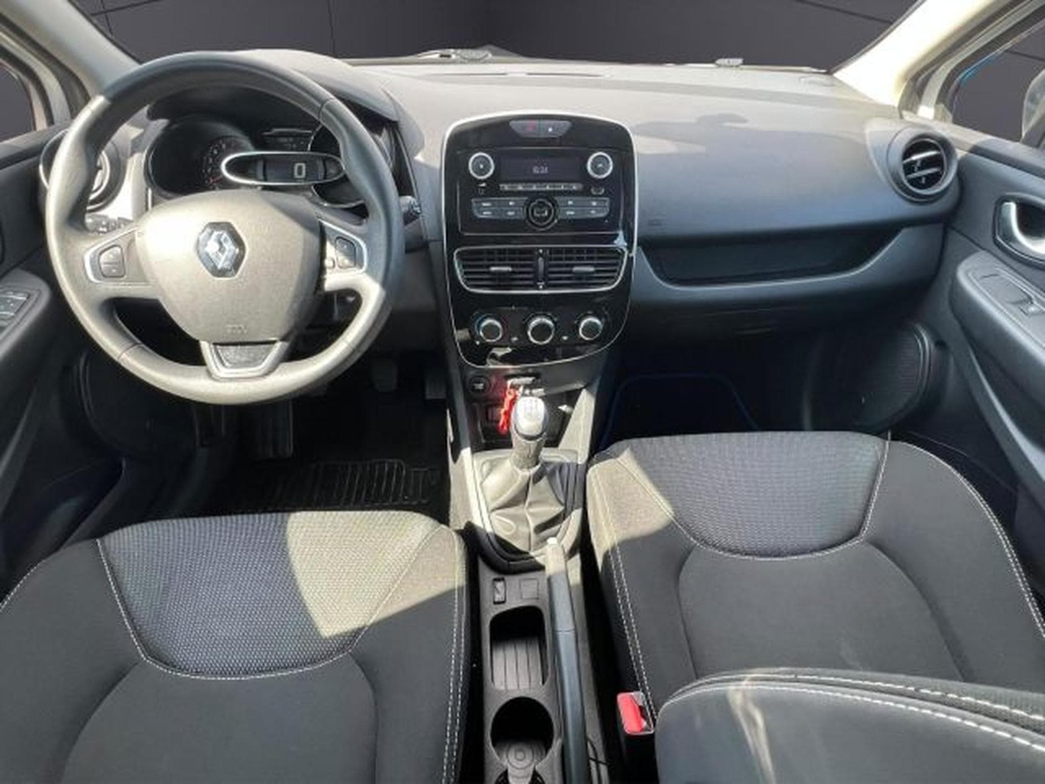 Renault Clio Clio IV Start/Stop TEMPOMAT,ESP,USB,ABS (2017) - Photo 13