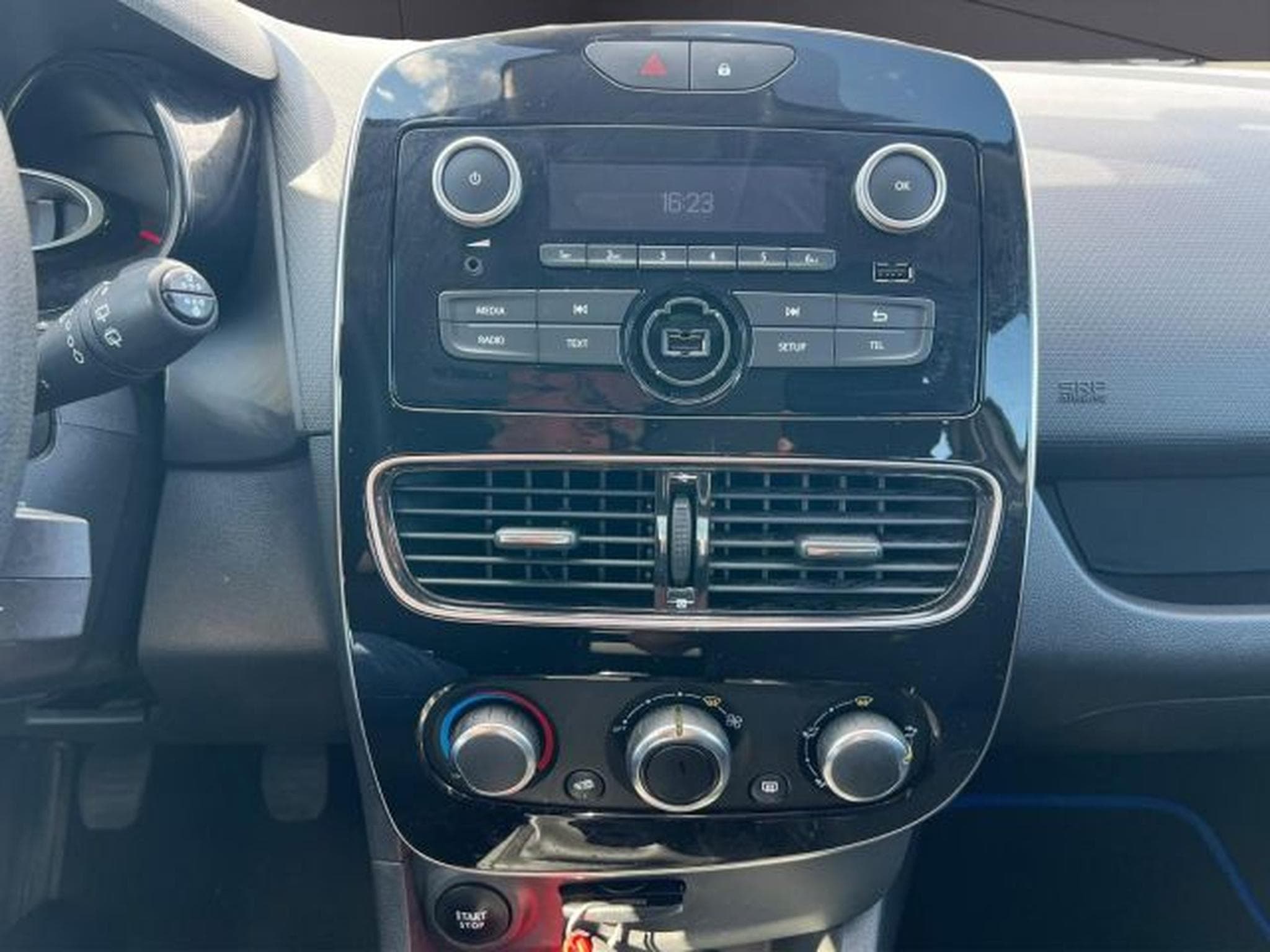 Renault Clio Clio IV Start/Stop TEMPOMAT,ESP,USB,ABS (2017) - Photo 14