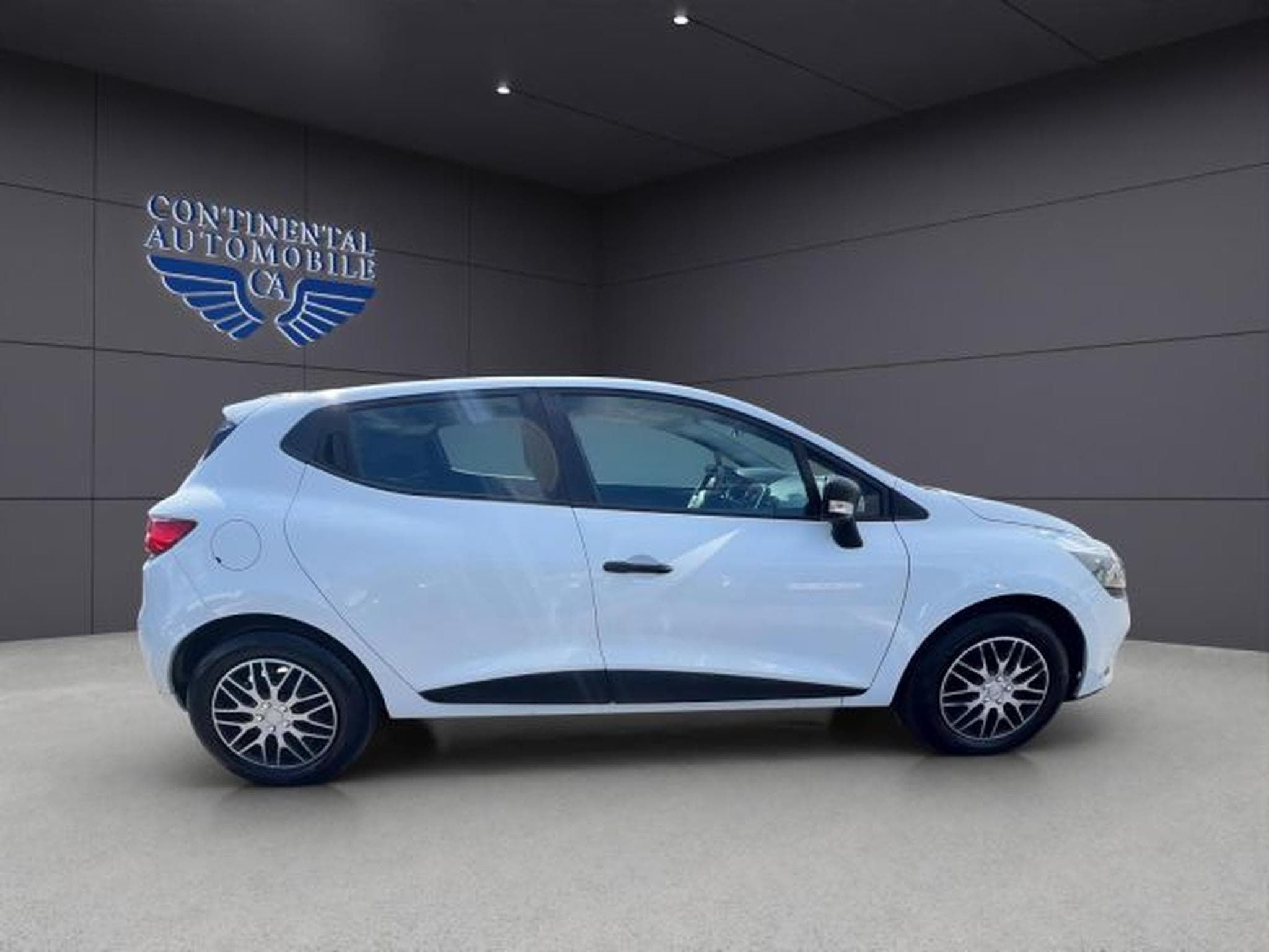Renault Clio Clio IV Start/Stop TEMPOMAT,ESP,USB,ABS (2017) - Photo 6