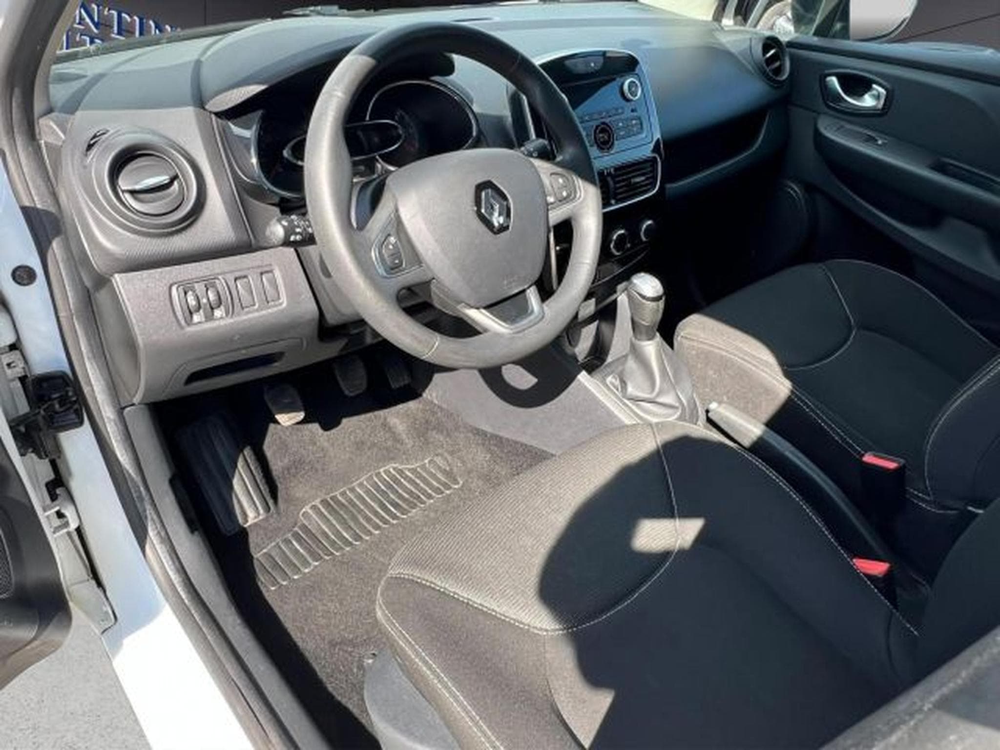 Renault Clio Clio IV Start/Stop TEMPOMAT,ESP,USB,ABS (2017) - Photo 8